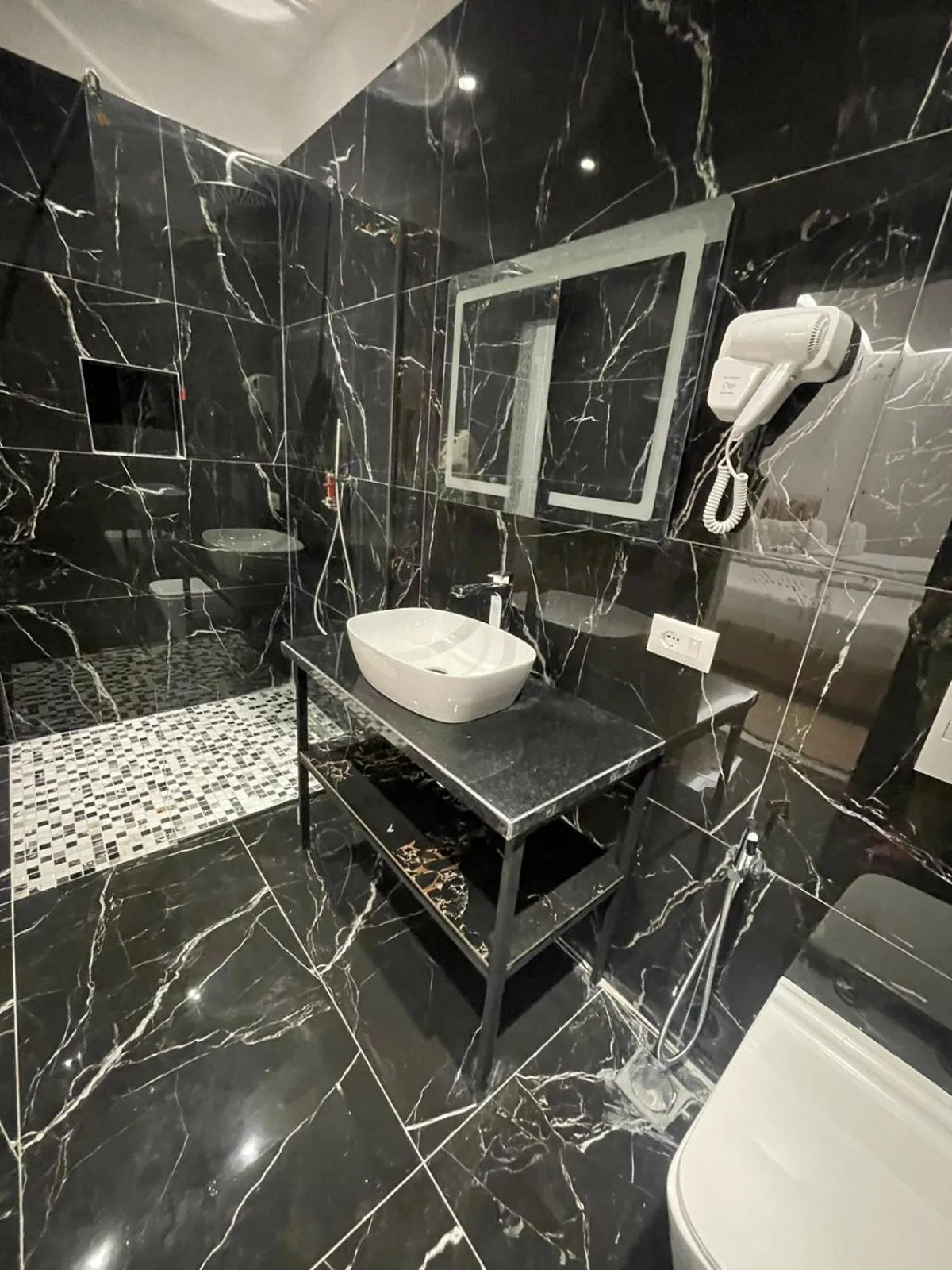 Shower in Hotel Panorama & Spa Elbasan