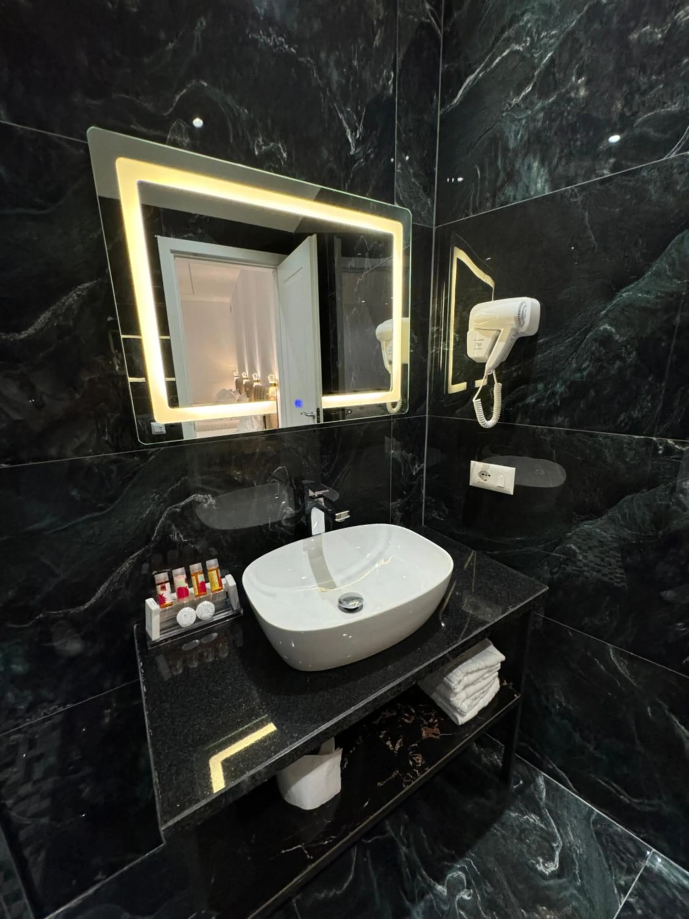 Bathroom in Hotel Panorama & Spa Elbasan