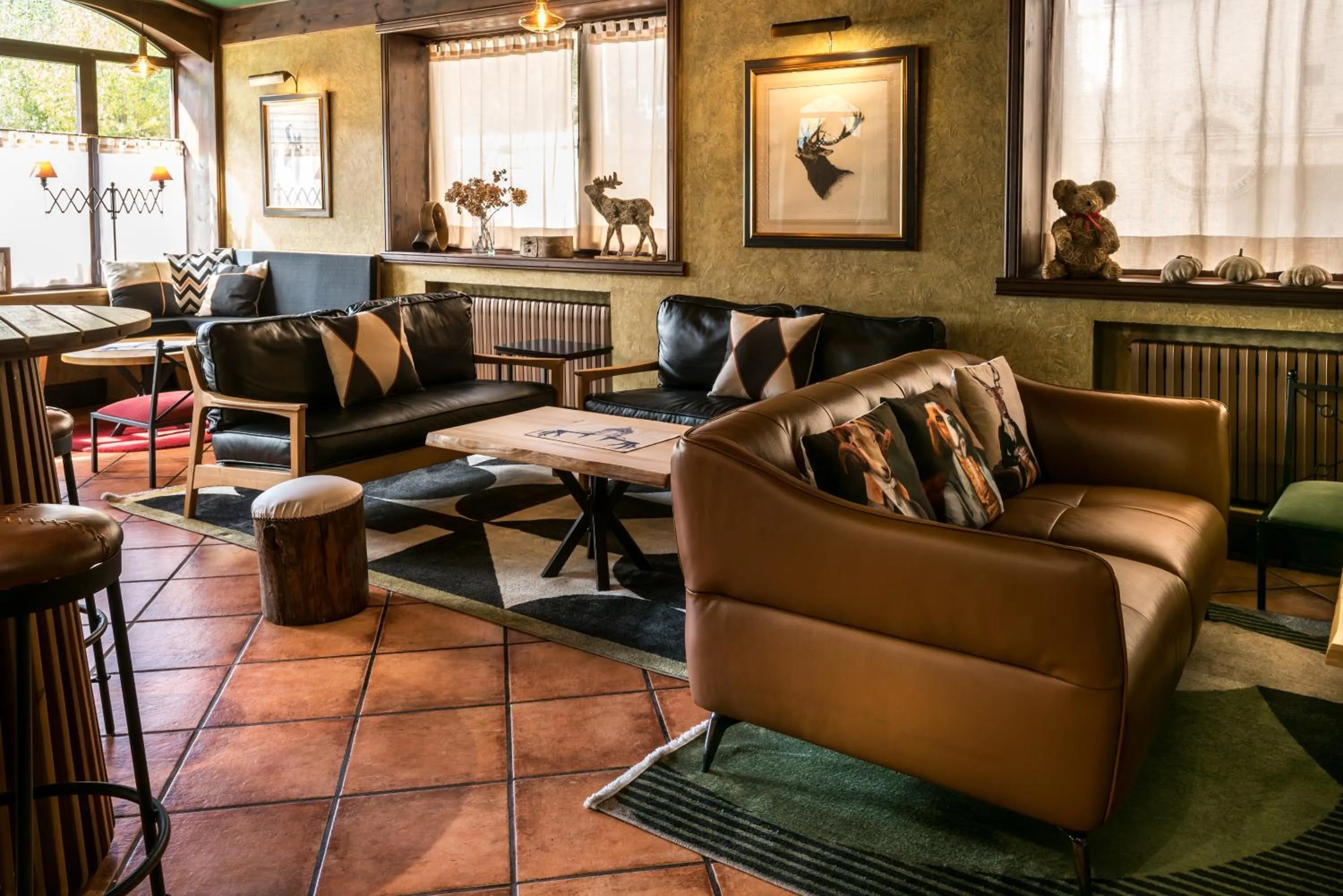 Lounge or bar in El Refugio de Aran Vielha Aparthotel