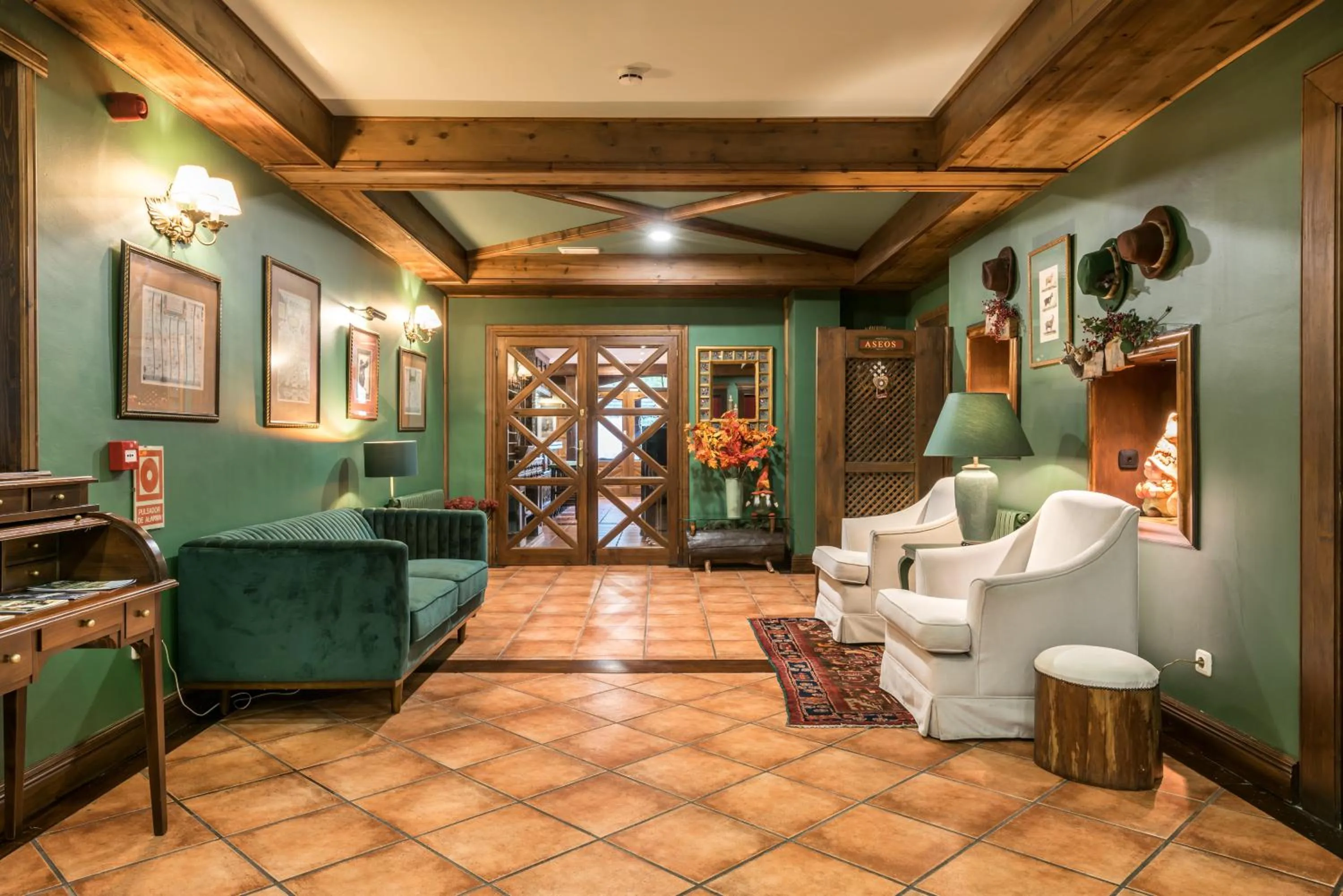 Lobby or reception in El Refugio de Aran Vielha Aparthotel