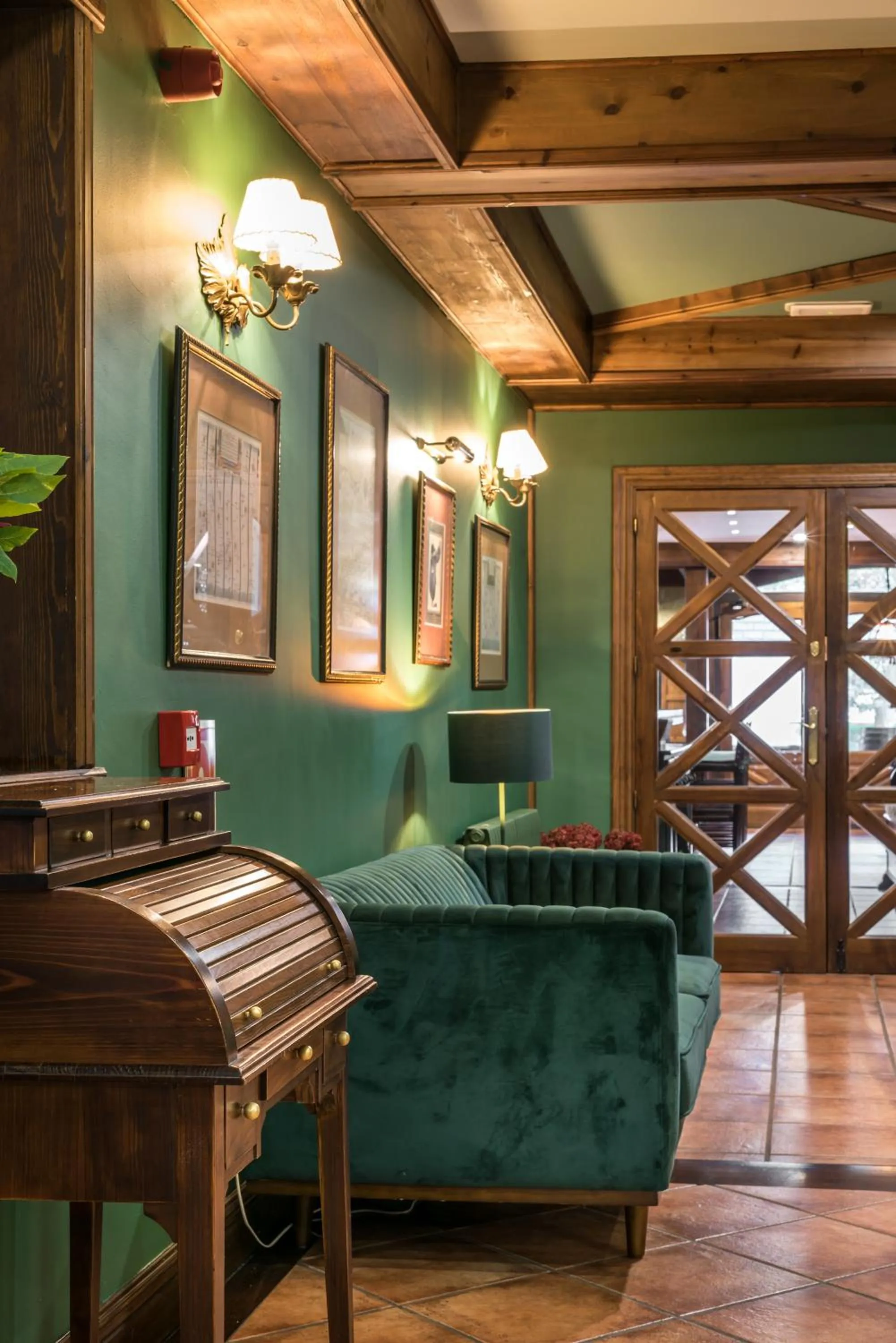 Lobby or reception in El Refugio de Aran Vielha Aparthotel