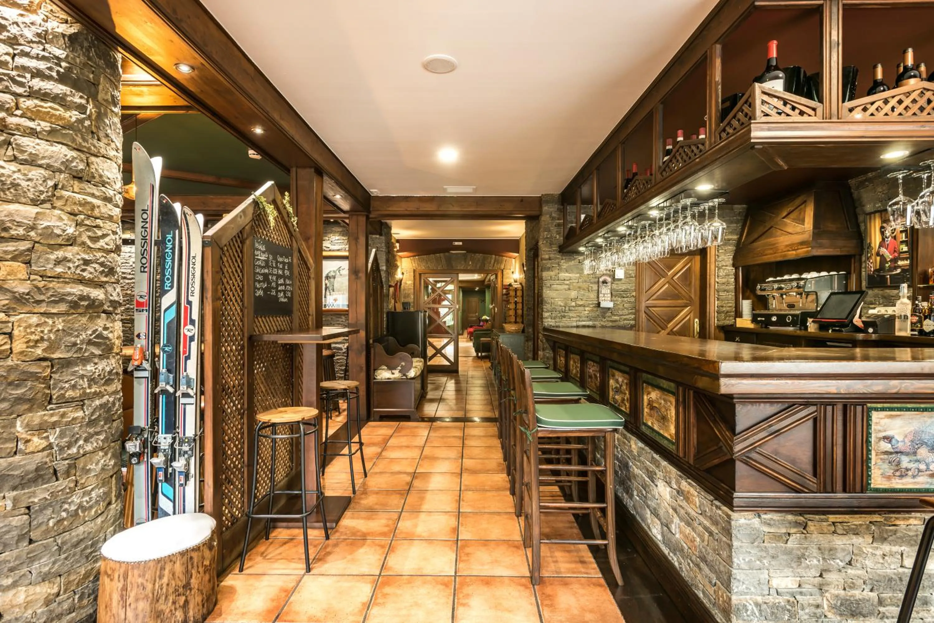 Lounge or bar in El Refugio de Aran Vielha Aparthotel