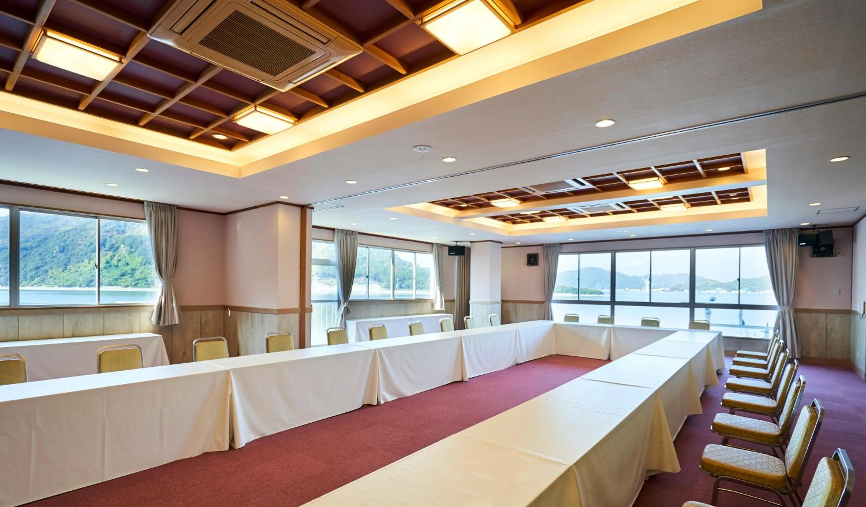 Area and facilities in Abuto Honkan