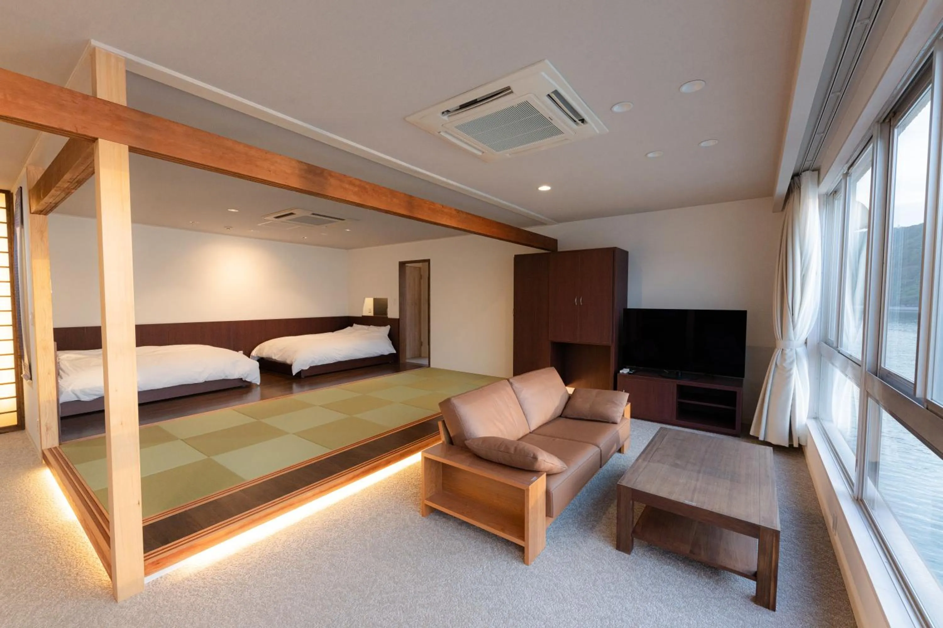 Photo of the whole room, Bed in Abuto Honkan