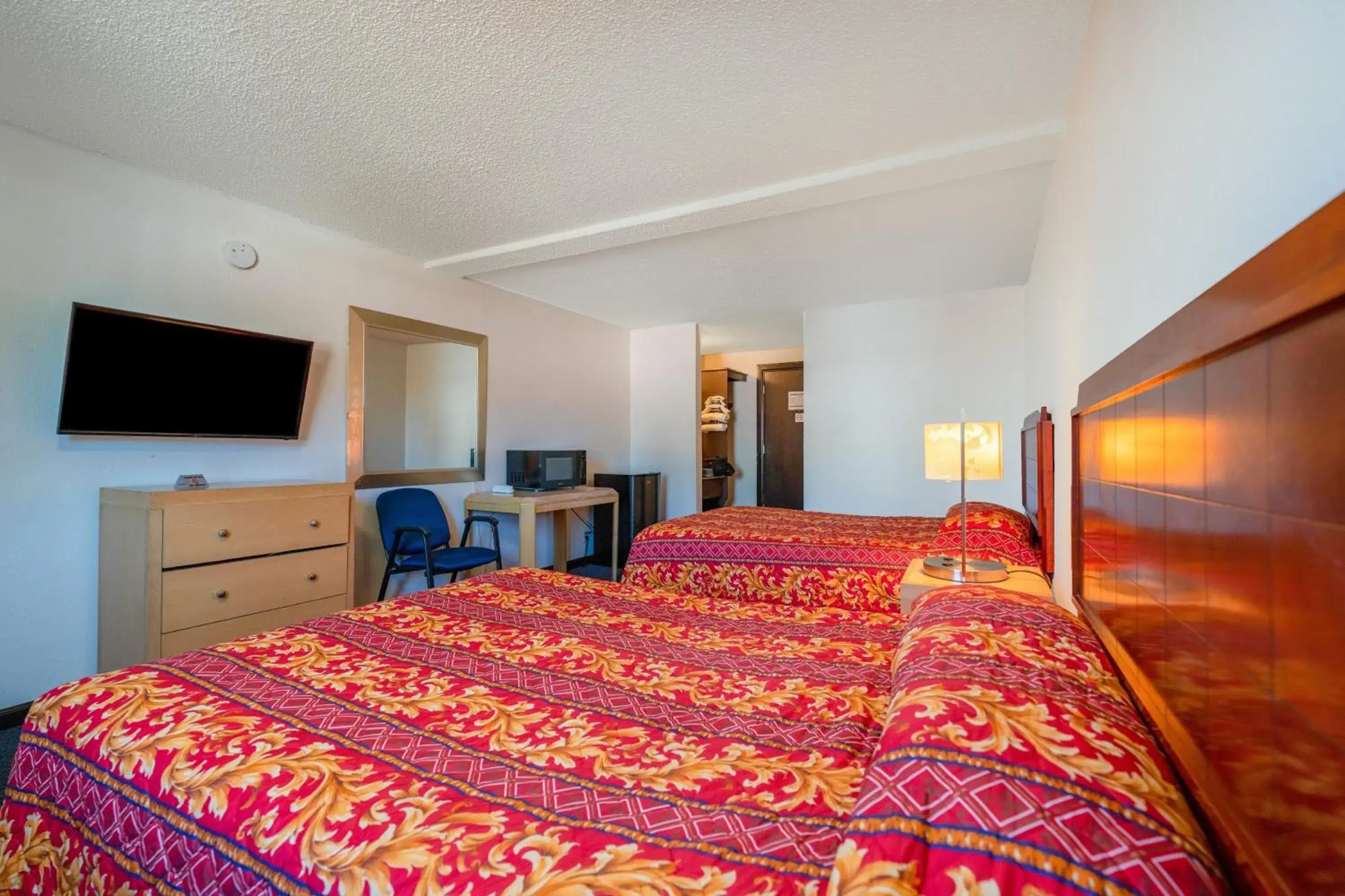 Queen Room with Two Queen Beds in Unicorn Inn by OYO Portland Queen Room with Two Queen Beds in Unicorn Inn by OYO Portland