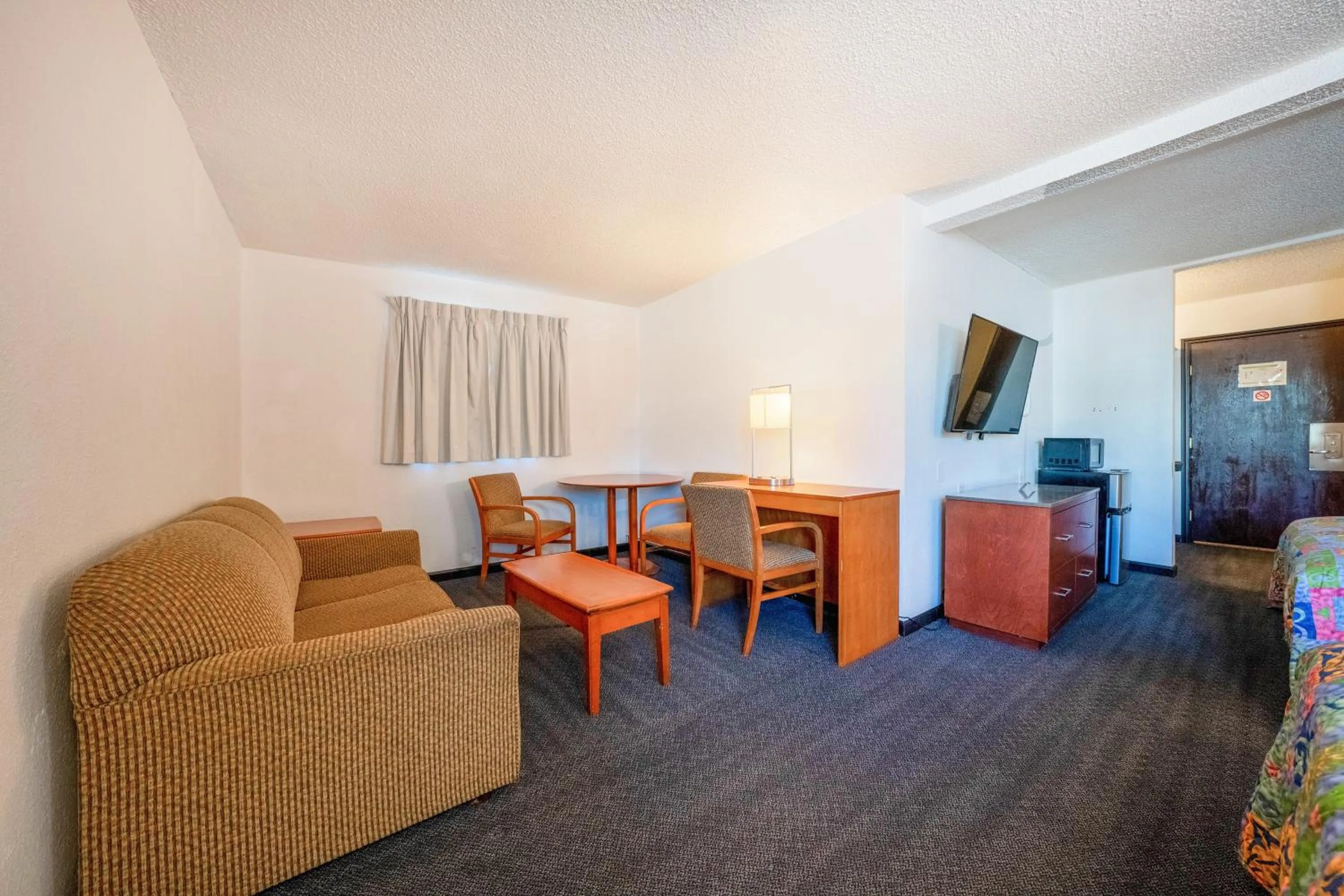 Bedroom in Unicorn Inn by OYO Portland