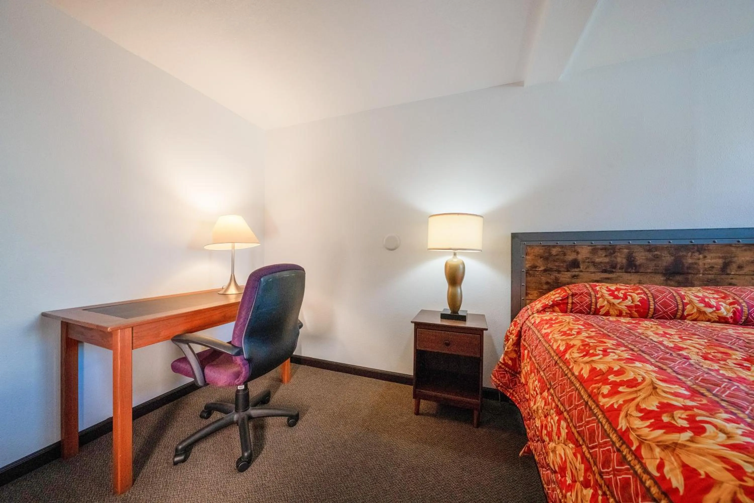 Bedroom, Bed in Unicorn Inn by OYO Portland