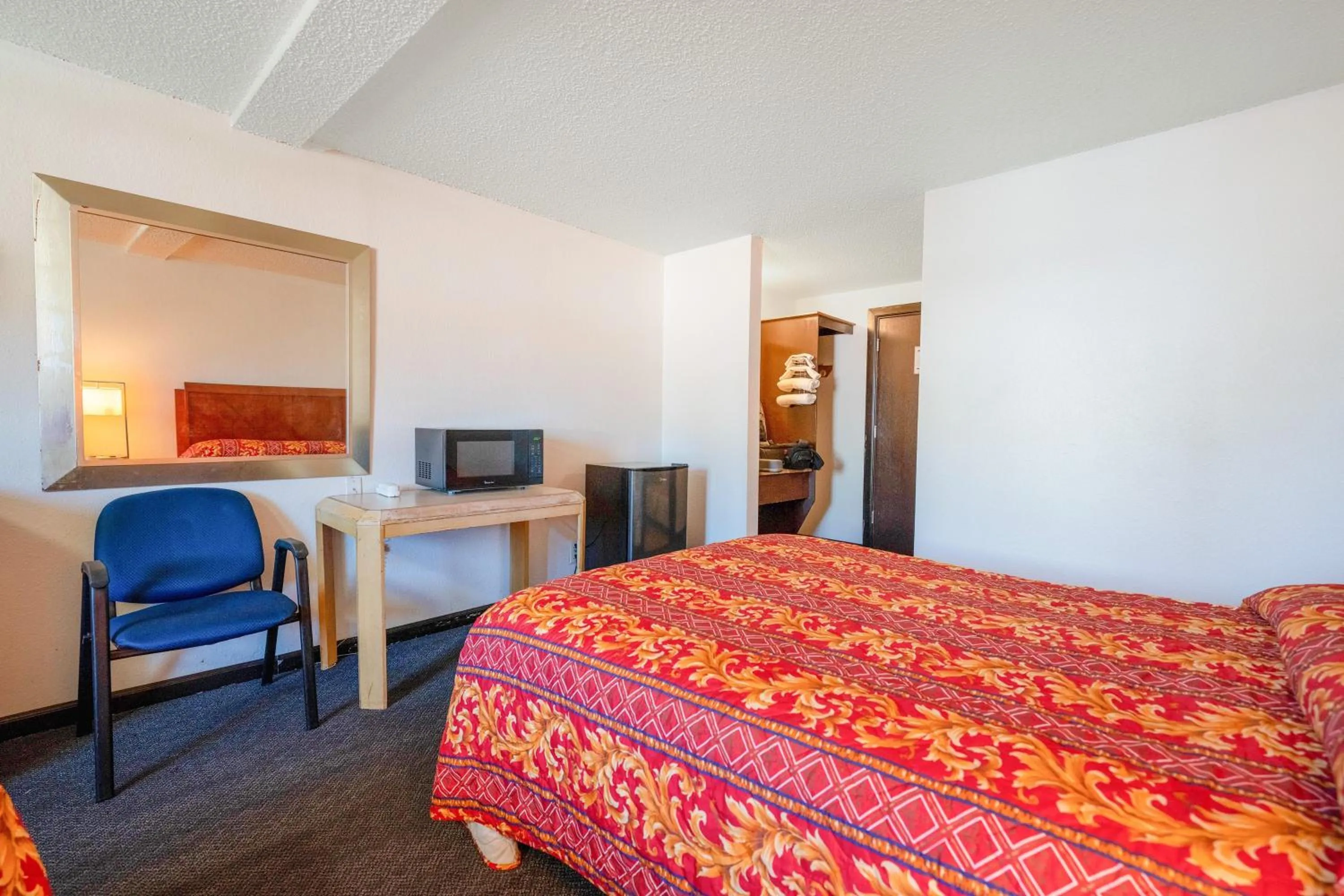 Bedroom, Bed in Unicorn Inn by OYO Portland