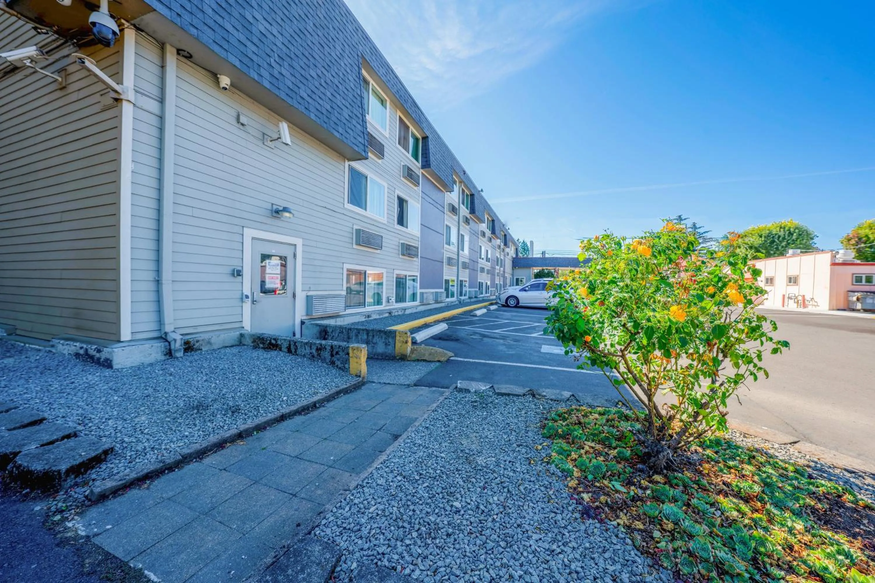 Facade/entrance in Unicorn Inn by OYO Portland