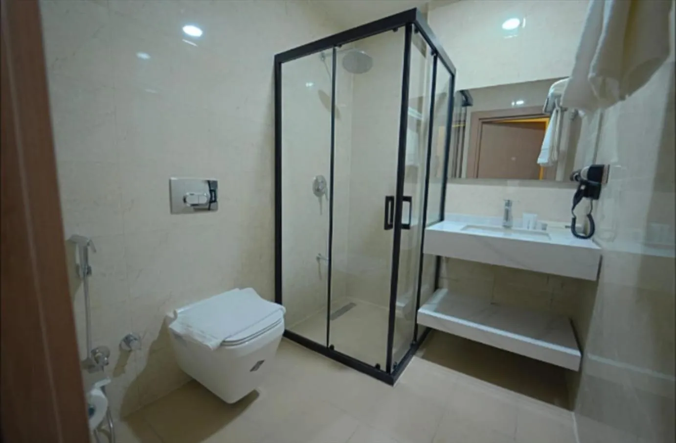 King Suite in BAZ Hotel University District