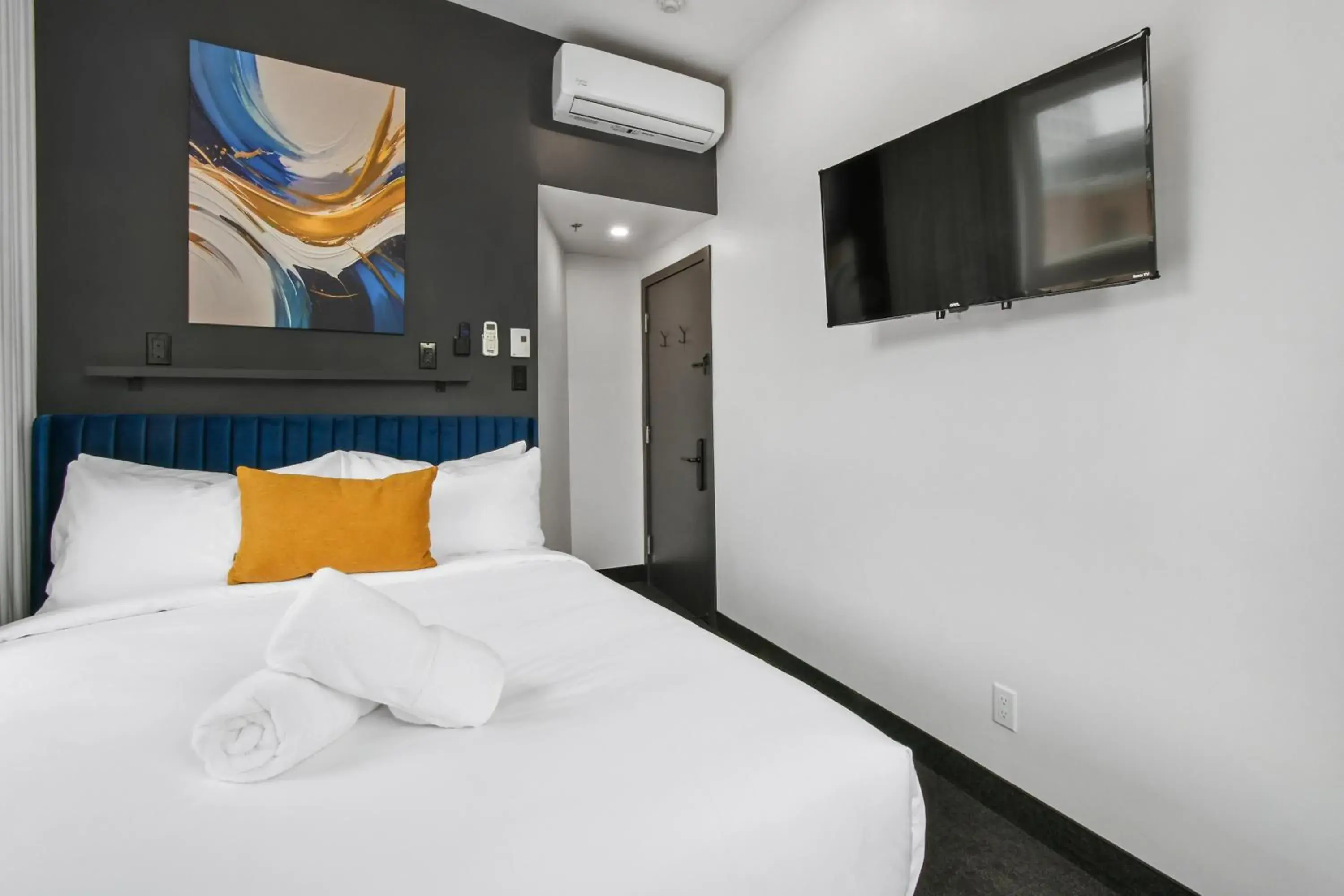 Deluxe Room in Lift Hotel Deluxe Room in Lift Hotel