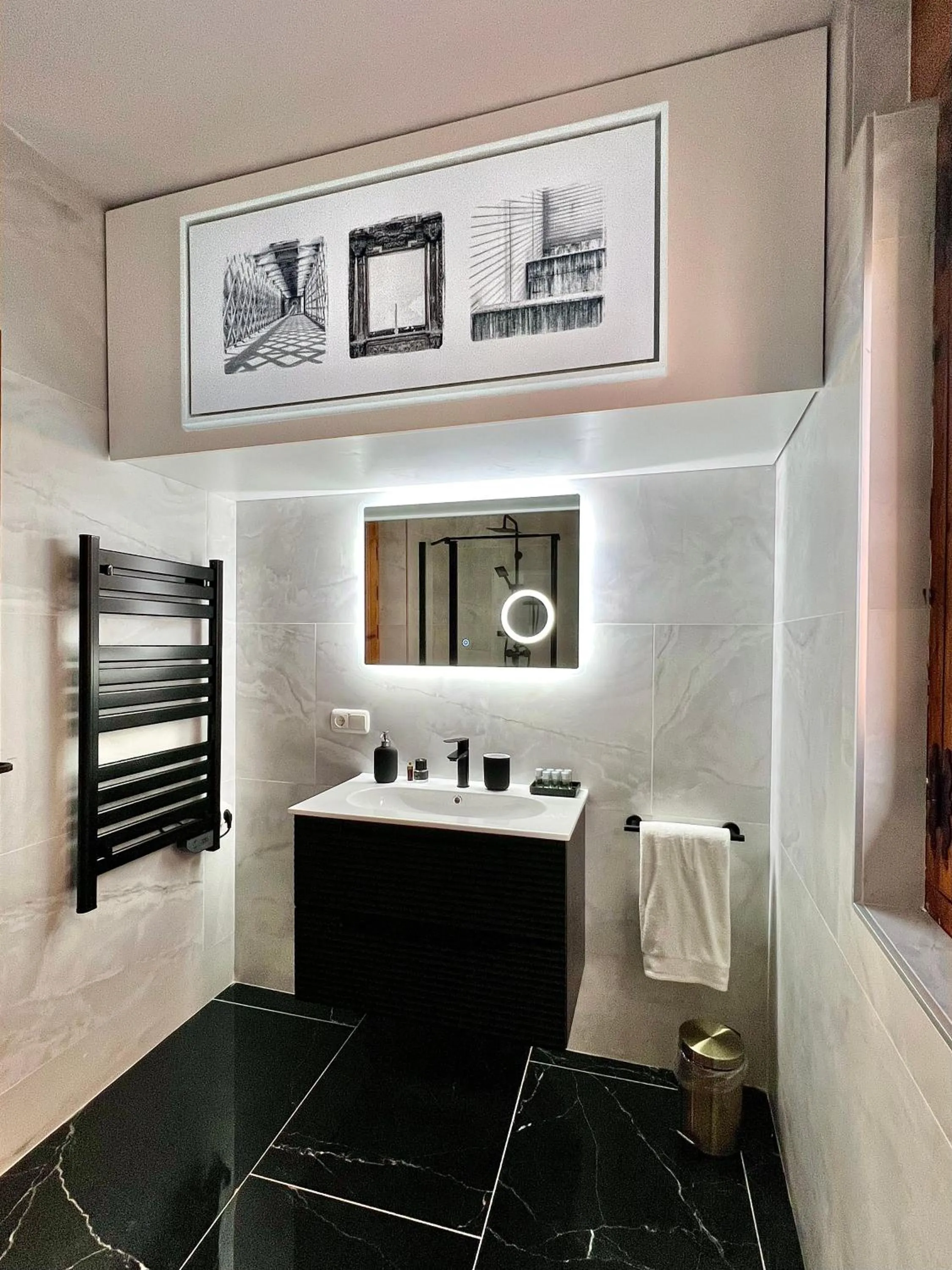 Bathroom in Almunia de San Miguel