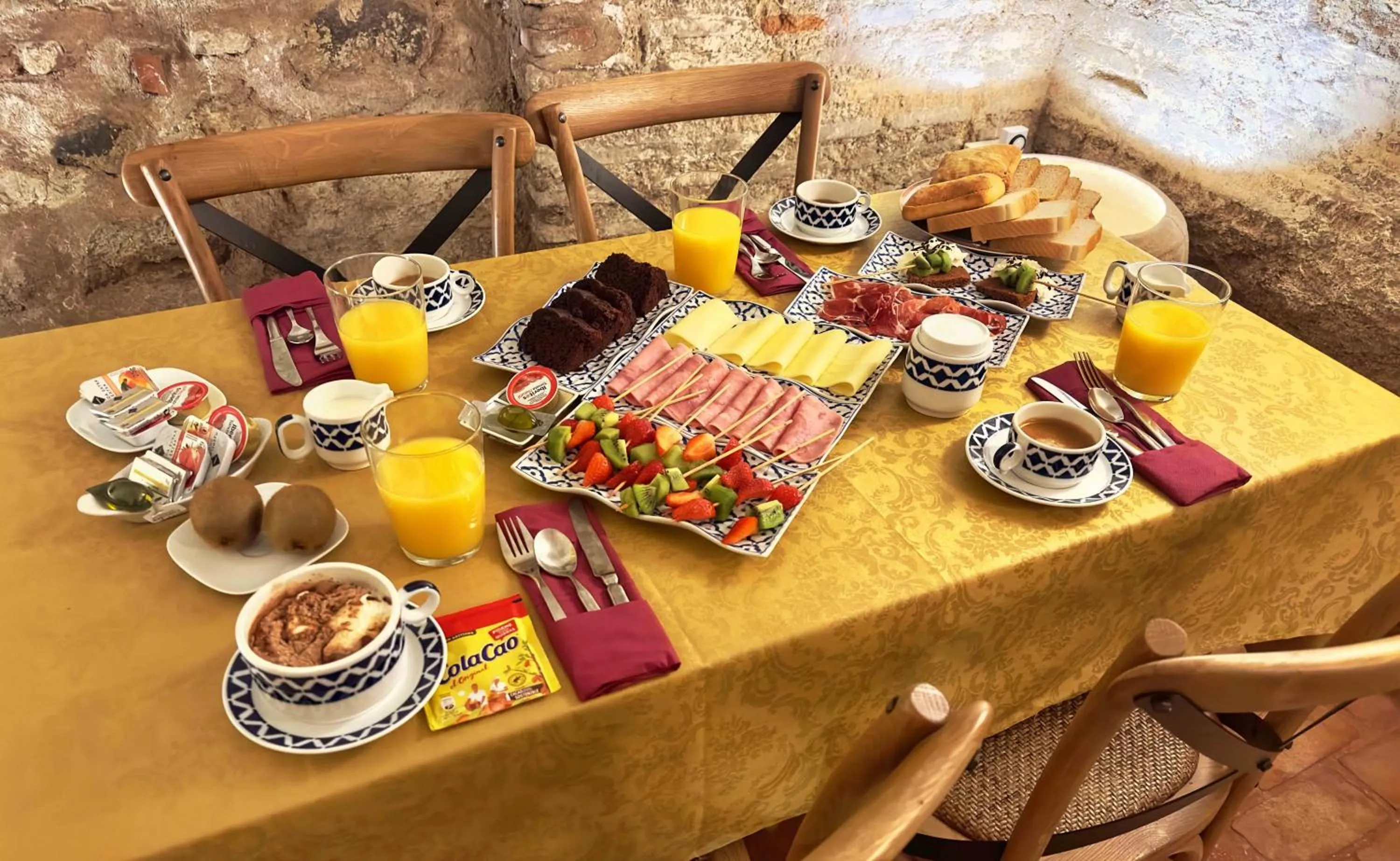 Food and drinks in Almunia de San Miguel