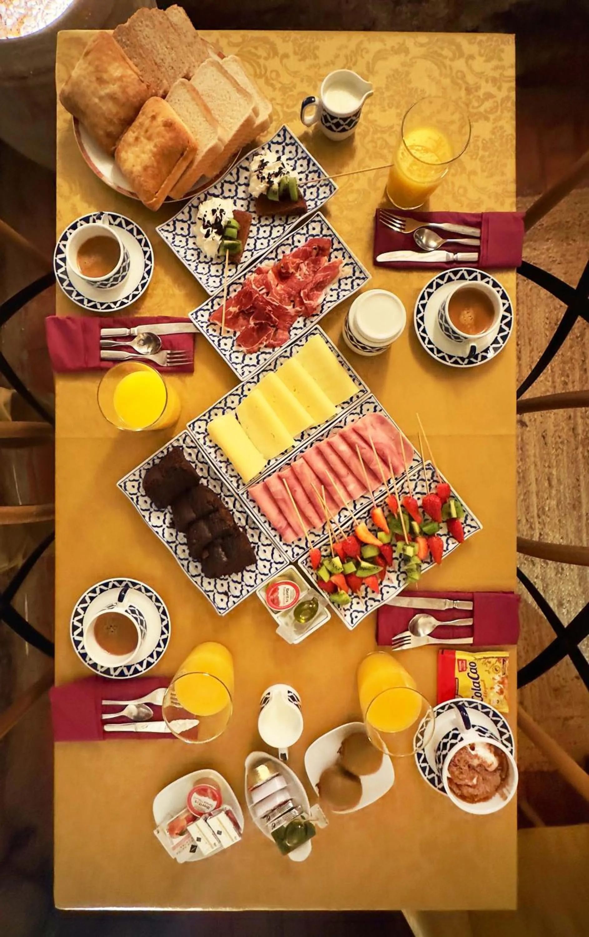 Food and drinks in Almunia de San Miguel