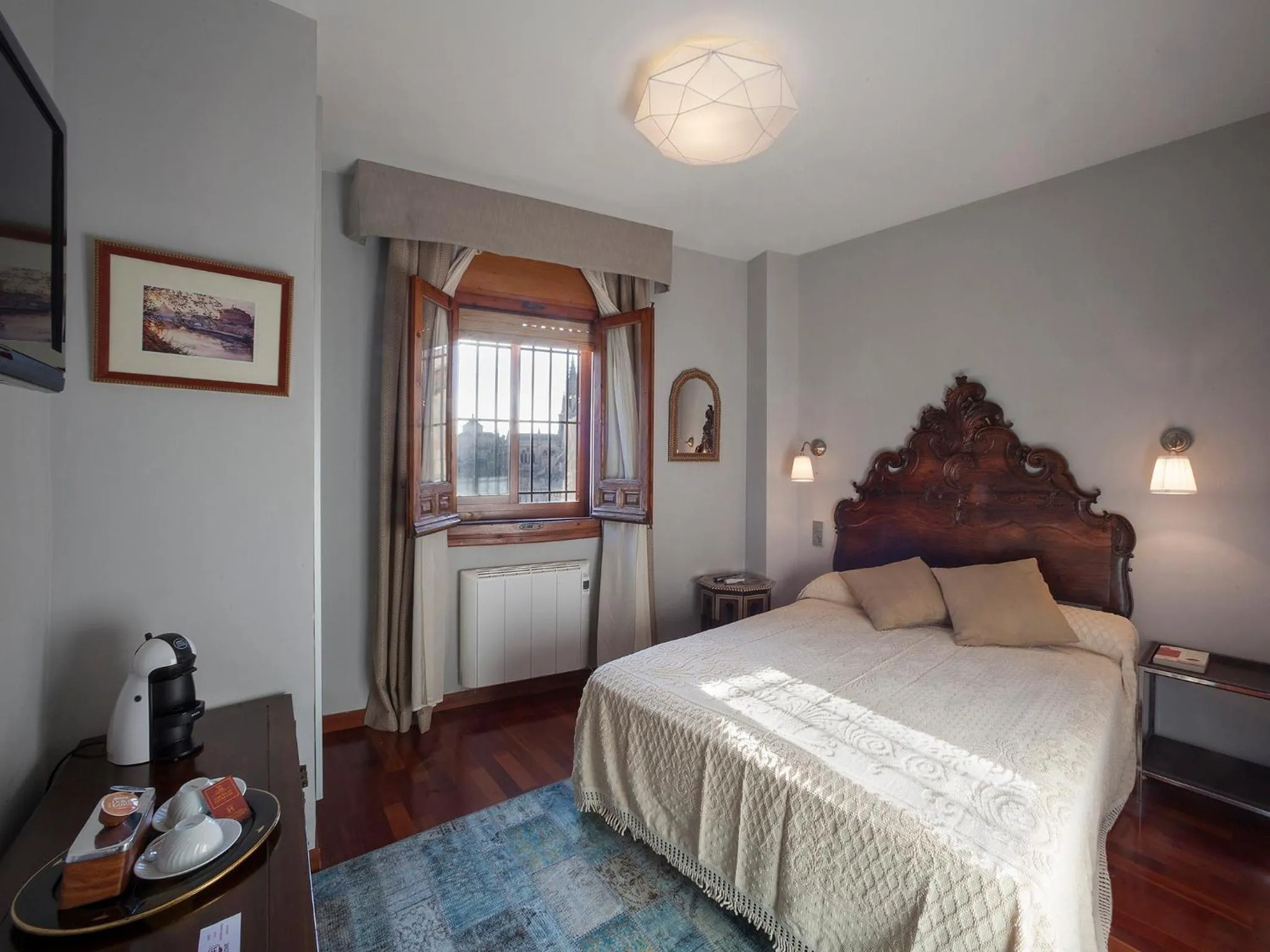 Bed in Almunia de San Miguel