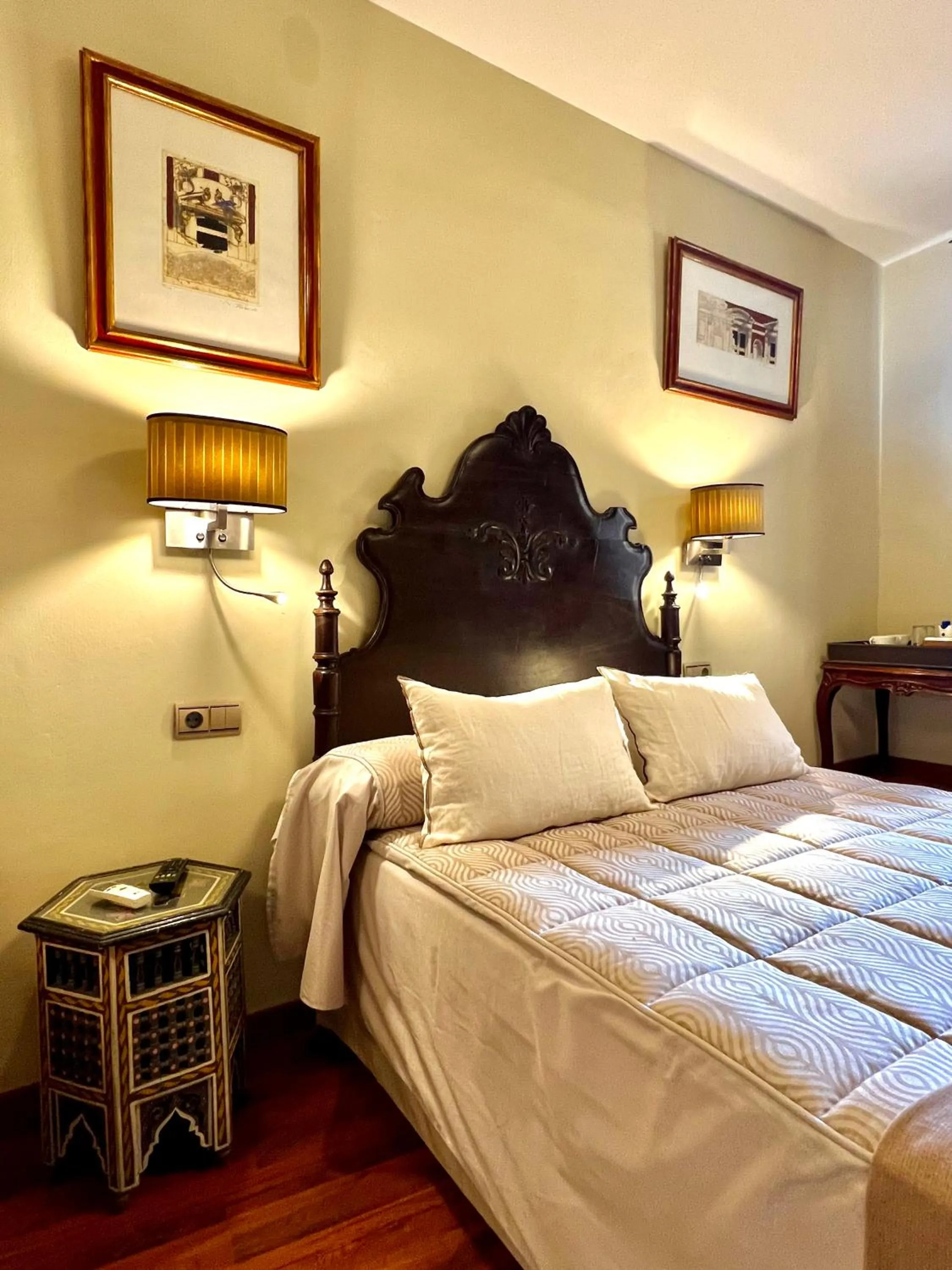 Bed in Almunia de San Miguel