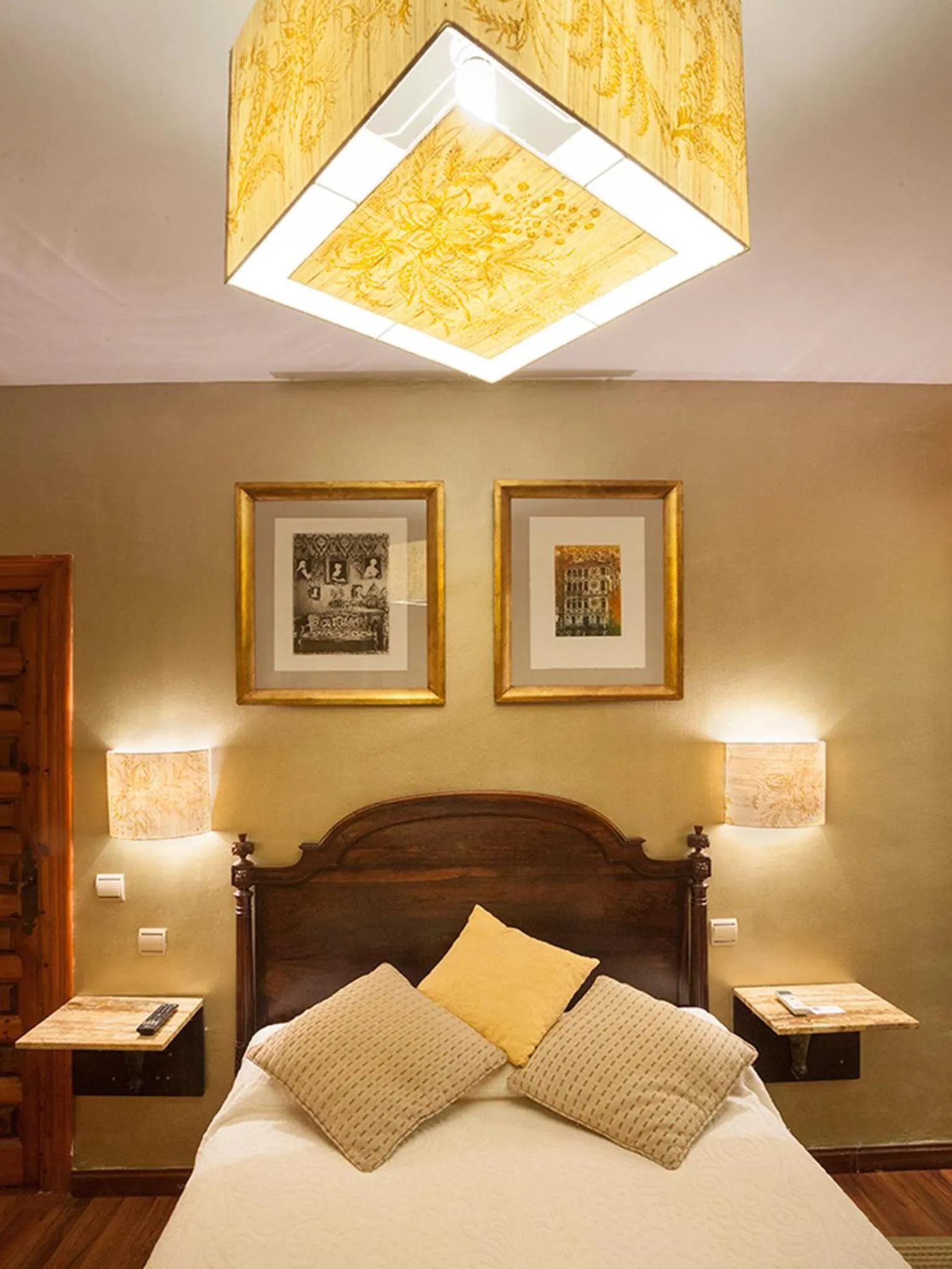 Bed in Almunia de San Miguel