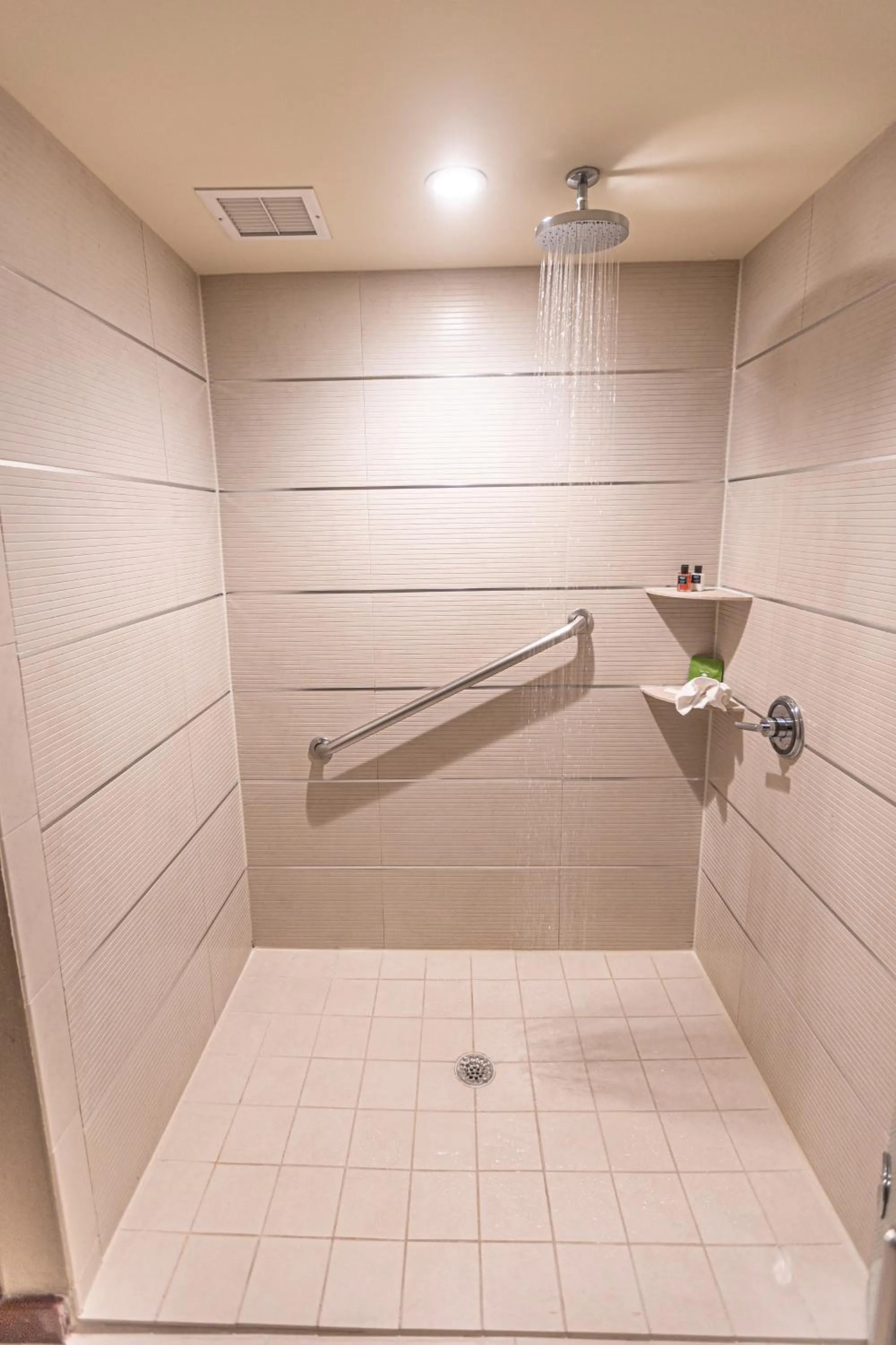 Shower in Daddy O Hotel