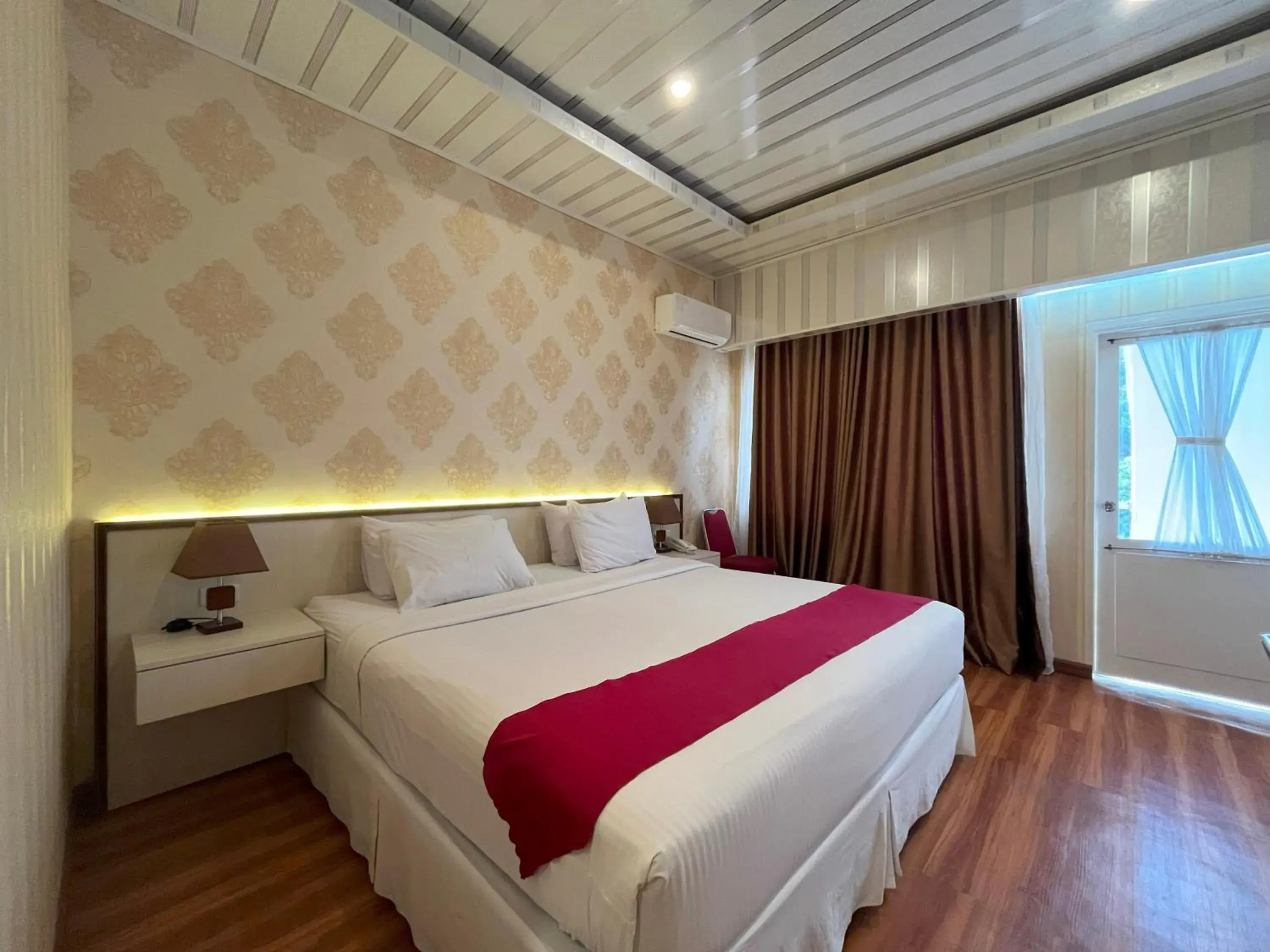 Superior Double Room in Grand Tamaro Hotel Superior Double Room in Grand Tamaro Hotel