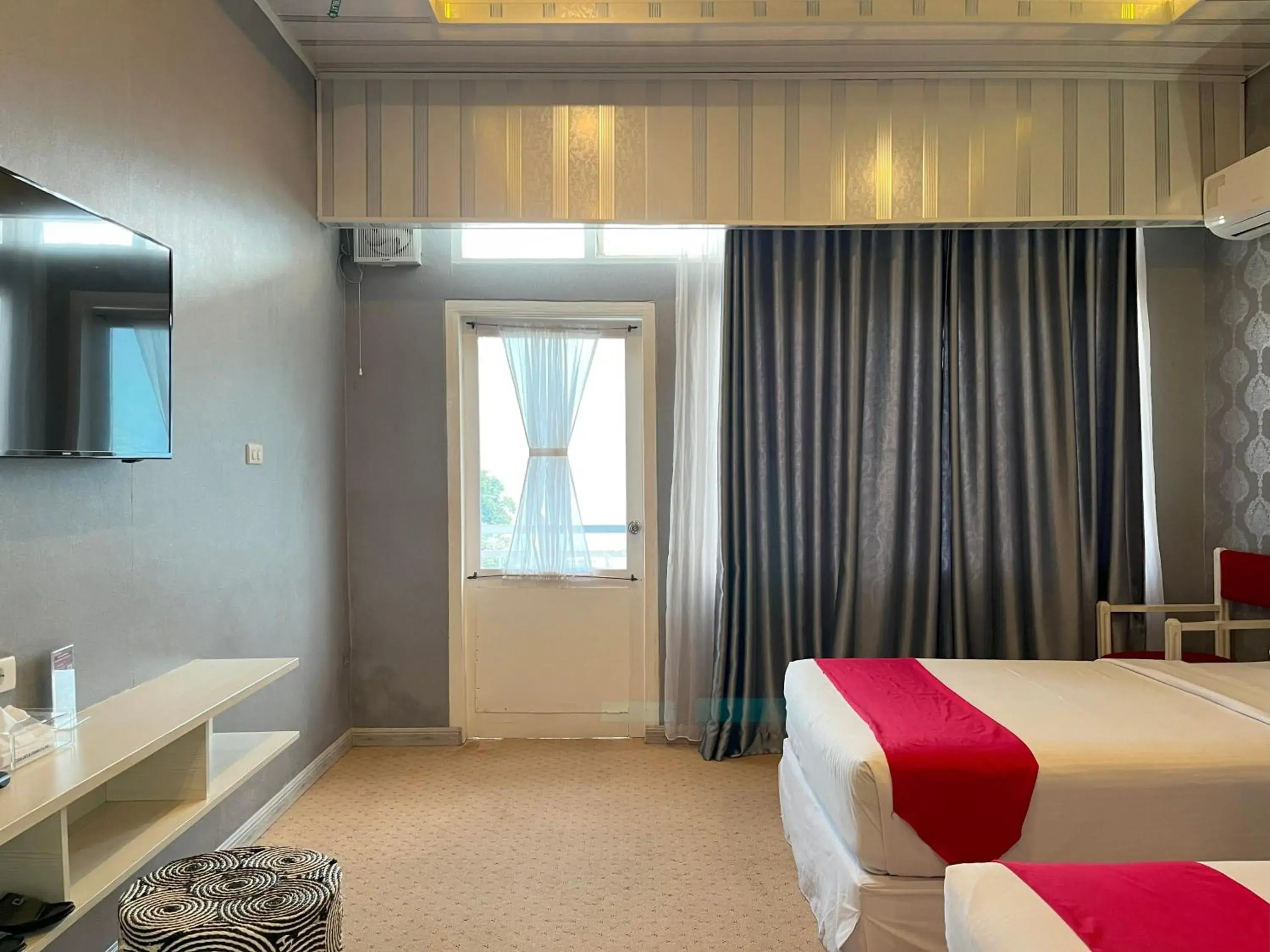 Deluxe Twin Room in Grand Tamaro Hotel Deluxe Twin Room in Grand Tamaro Hotel