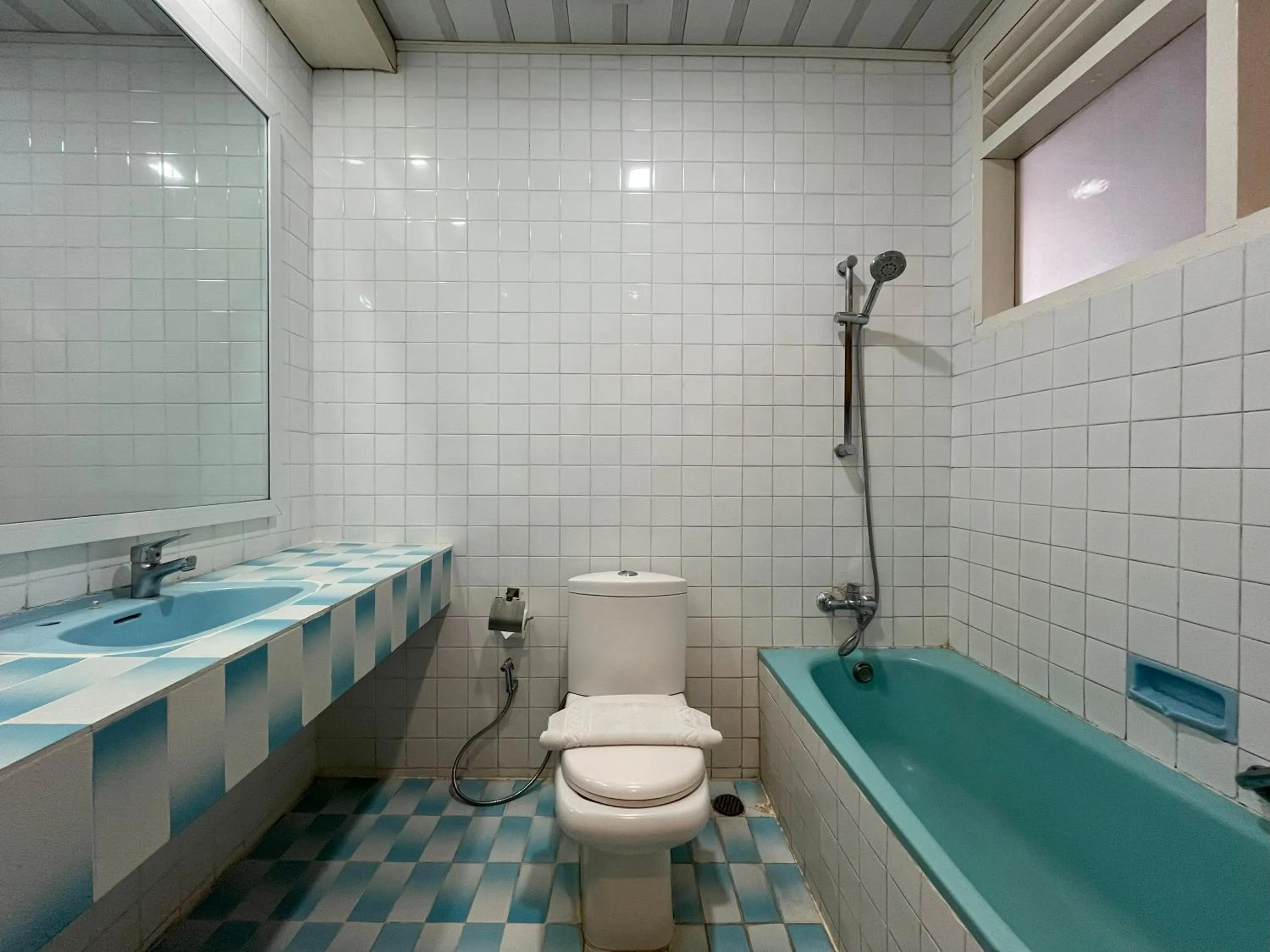 Shower in Grand Tamaro Hotel