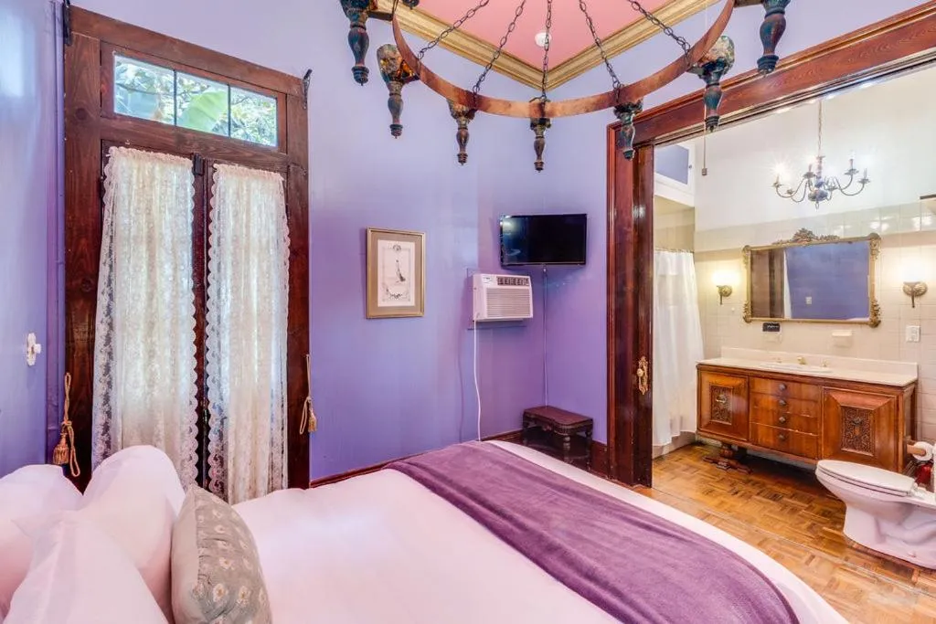 Bed in Royal Barracks Guest House