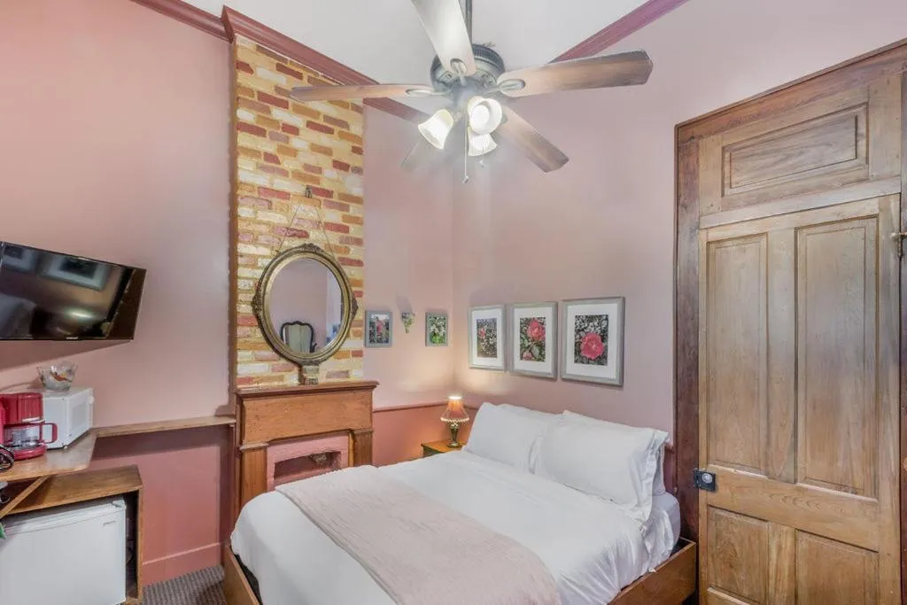 Bed in Royal Barracks Guest House