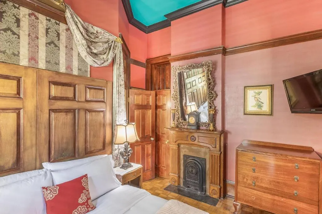 Bed in Royal Barracks Guest House