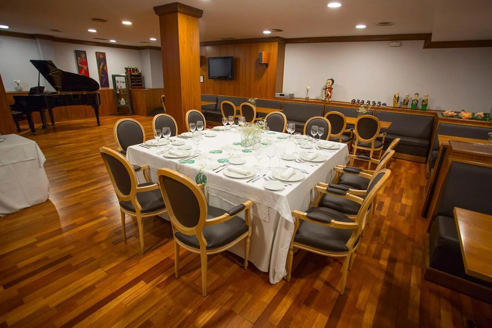 Restaurant/places to eat in Hotel Borgia