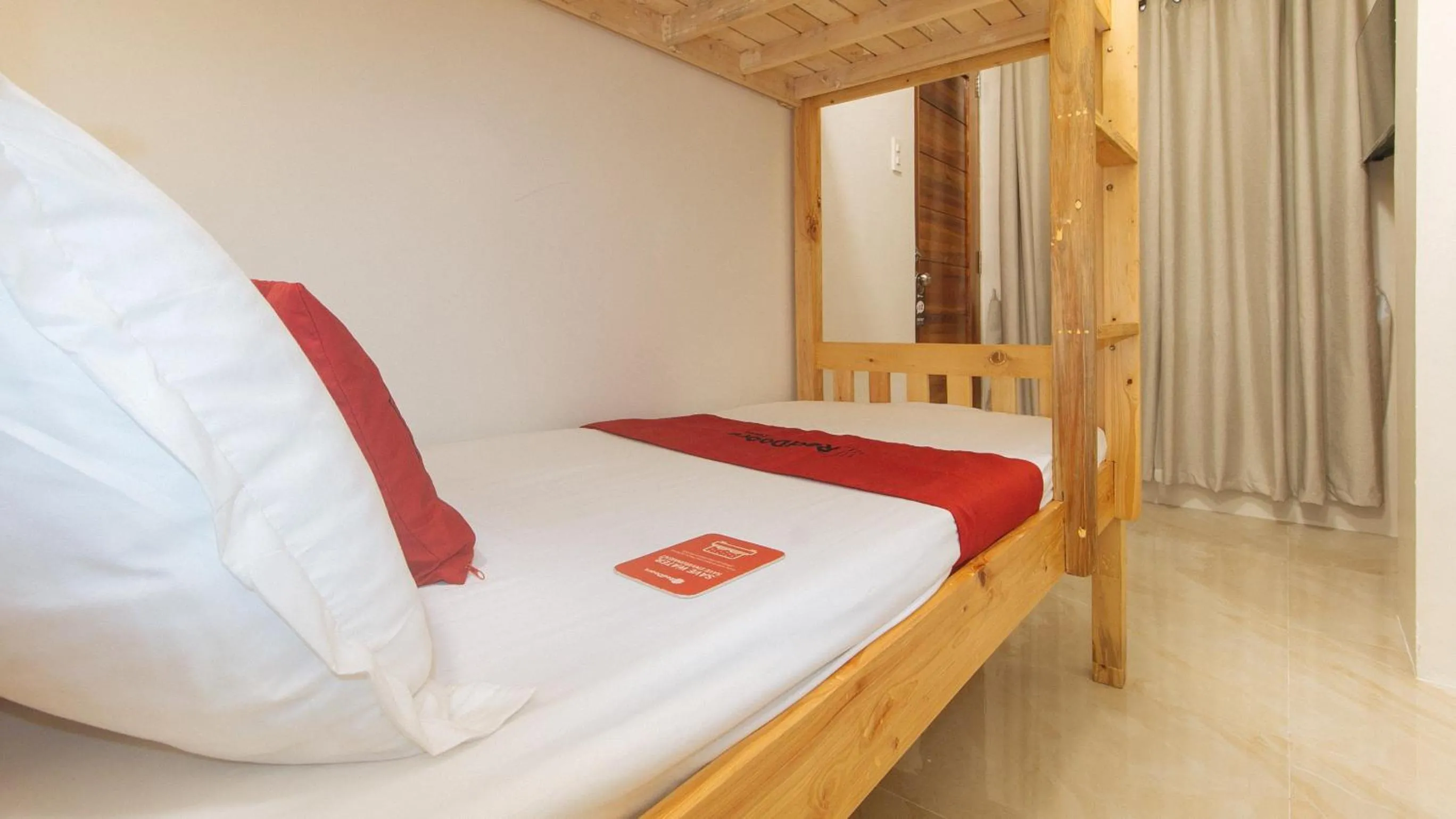 Bed in RedDoorz at Delorian Residences