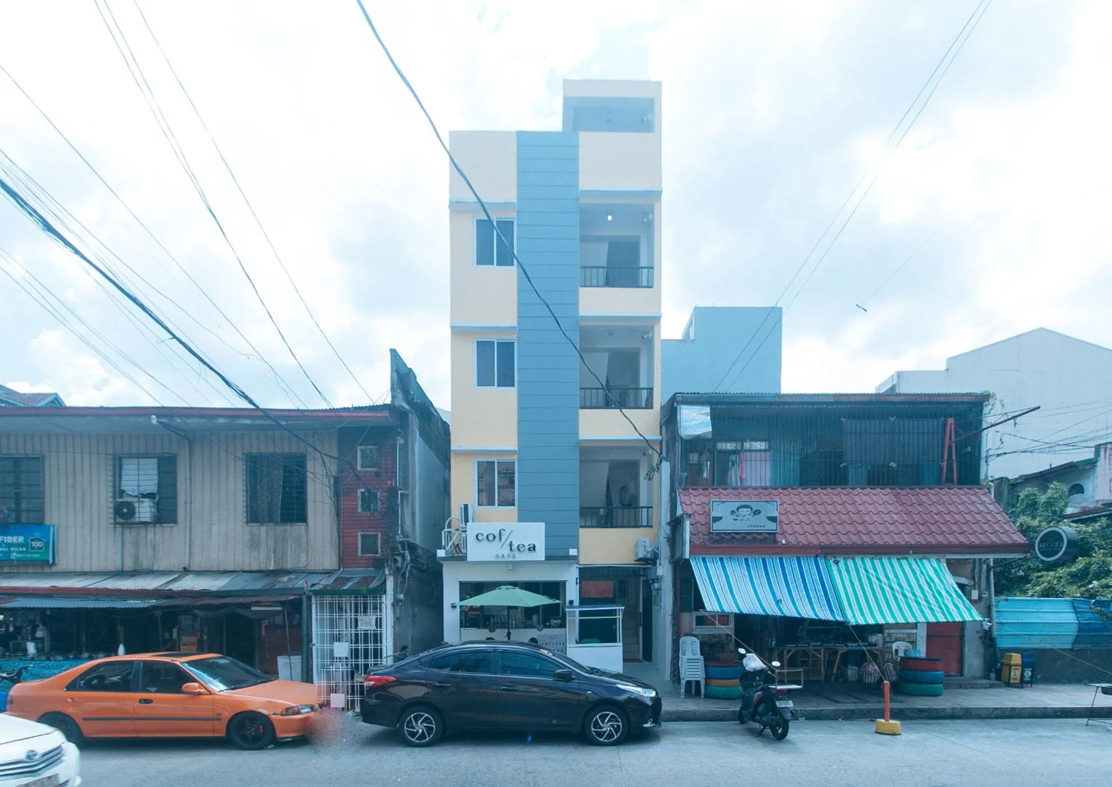 Property building in RedDoorz at Delorian Residences