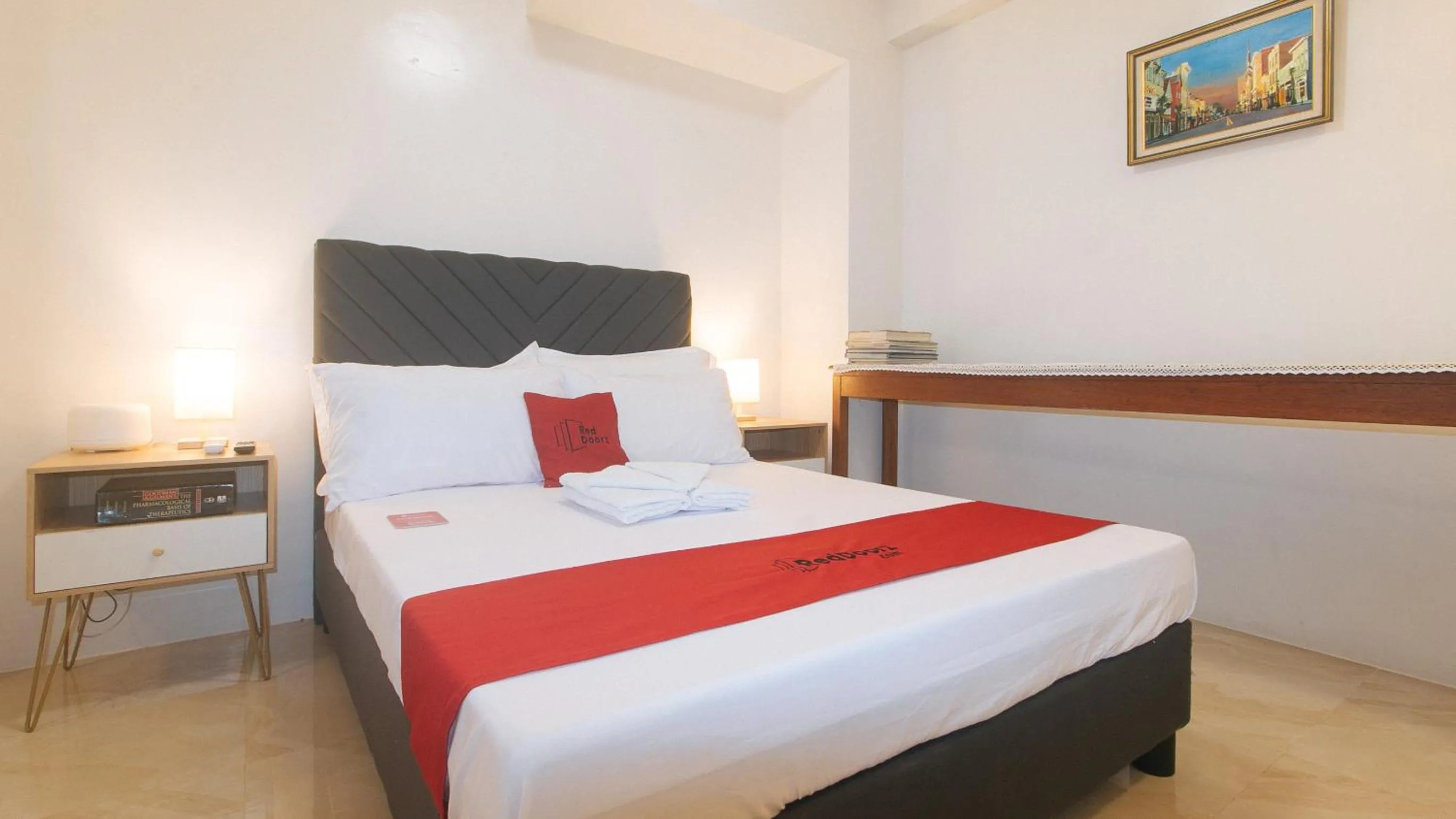 Bed in RedDoorz at Delorian Residences