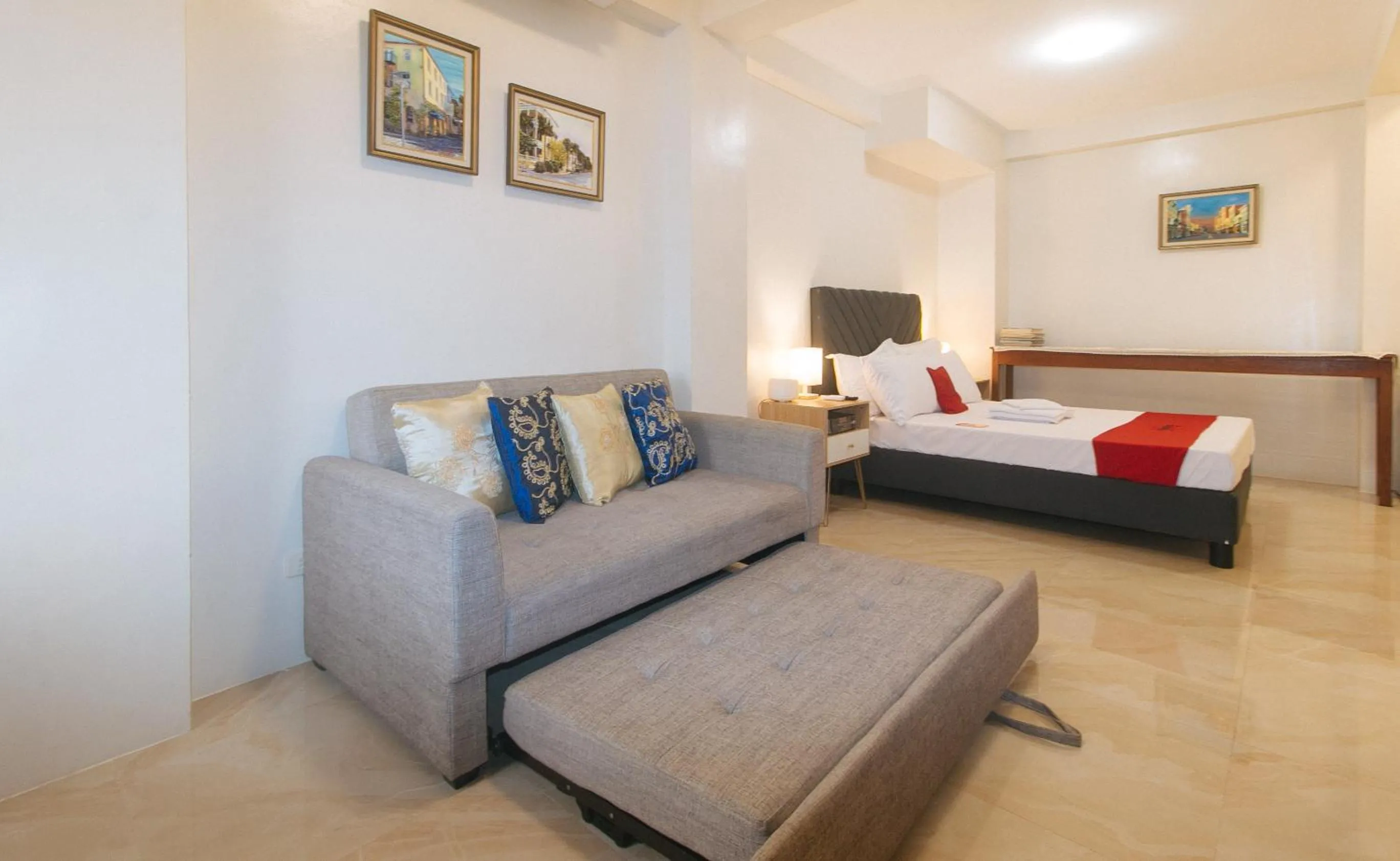 Bedroom, Bed in RedDoorz at Delorian Residences