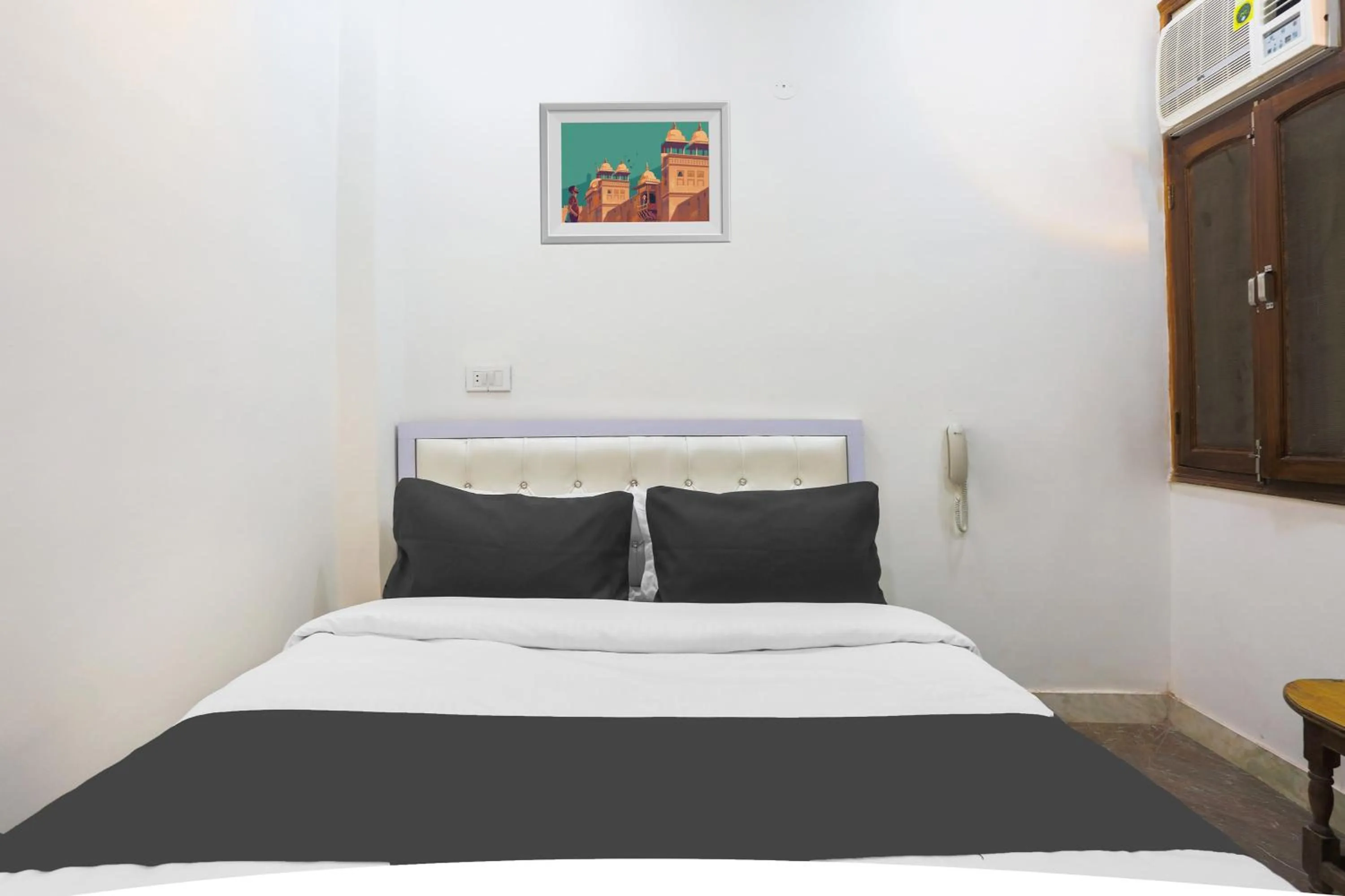 Bedroom in Hotel O Golden Key Rohini