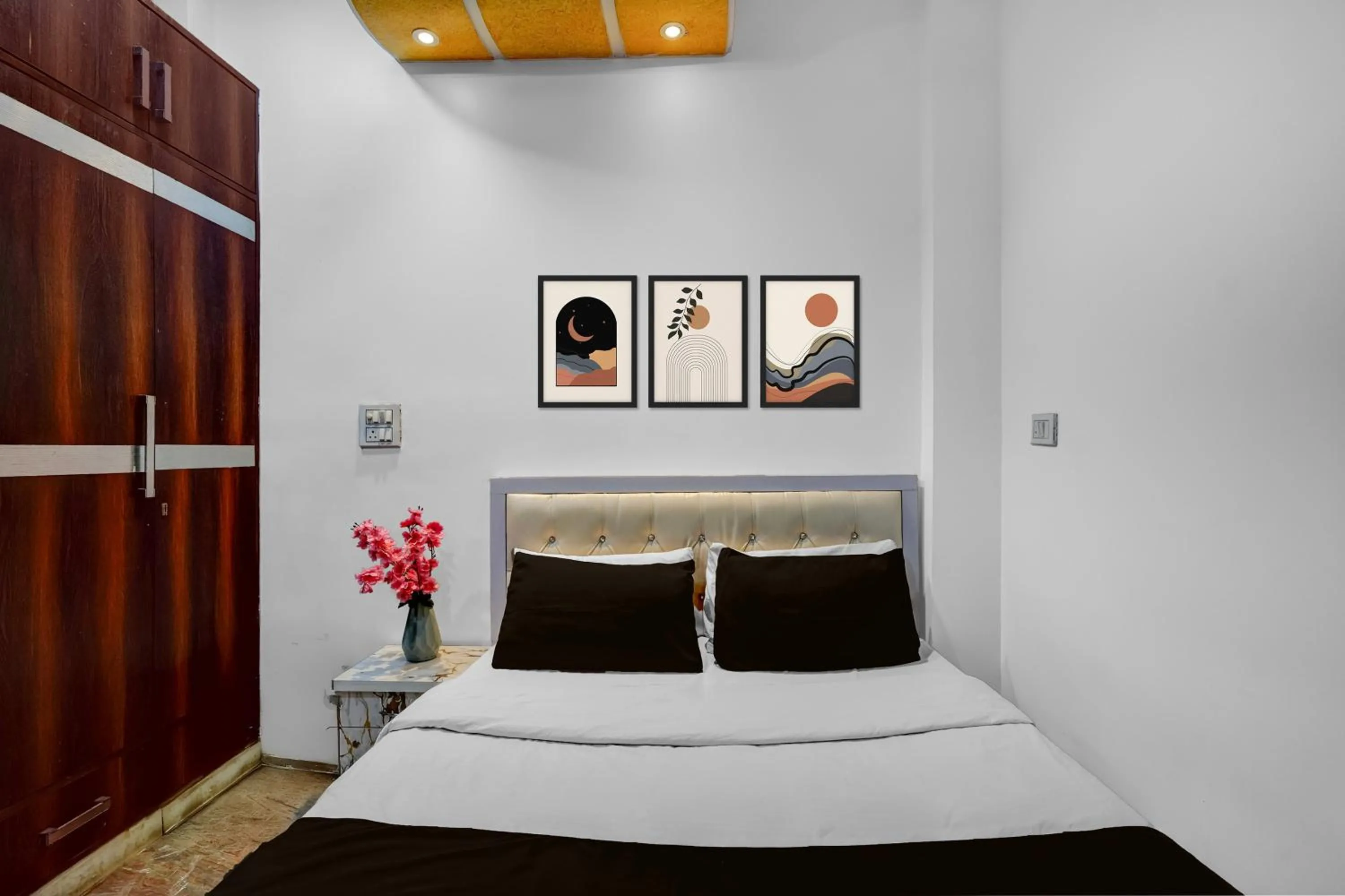 Bedroom, Bed in Super Hotel O Iskcon Temple Rohini Formerly Golden Key