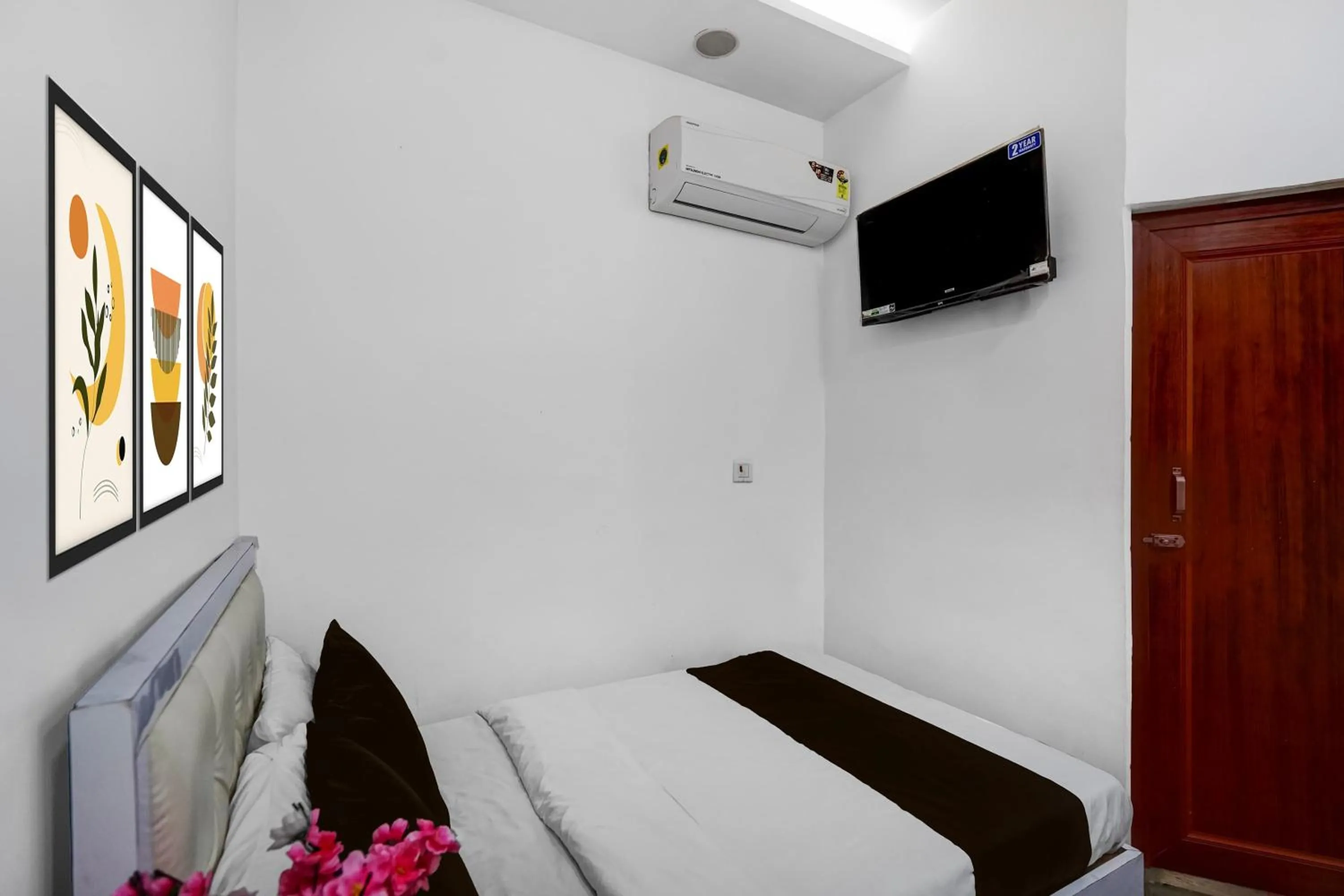 Bedroom, Bed in Super Hotel O Iskcon Temple Rohini Formerly Golden Key