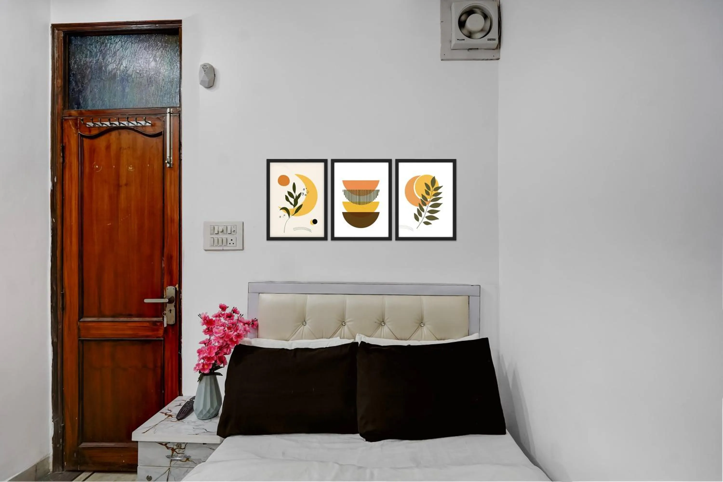 Bedroom in Hotel O Iskcon Temple Rohini Formerly Golden Key