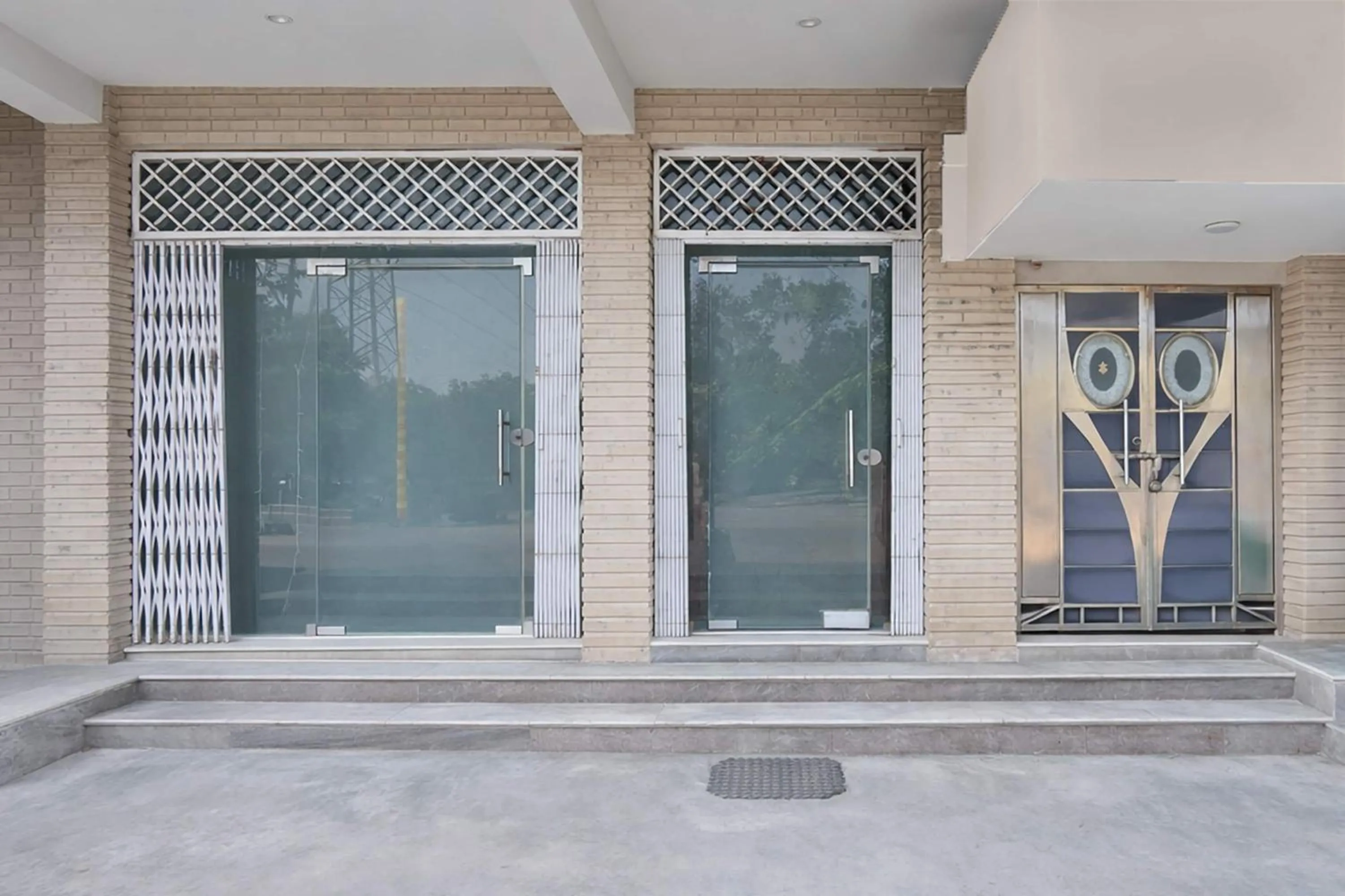 Facade/entrance in Hotel O Iskcon Temple Rohini Formerly Golden Key