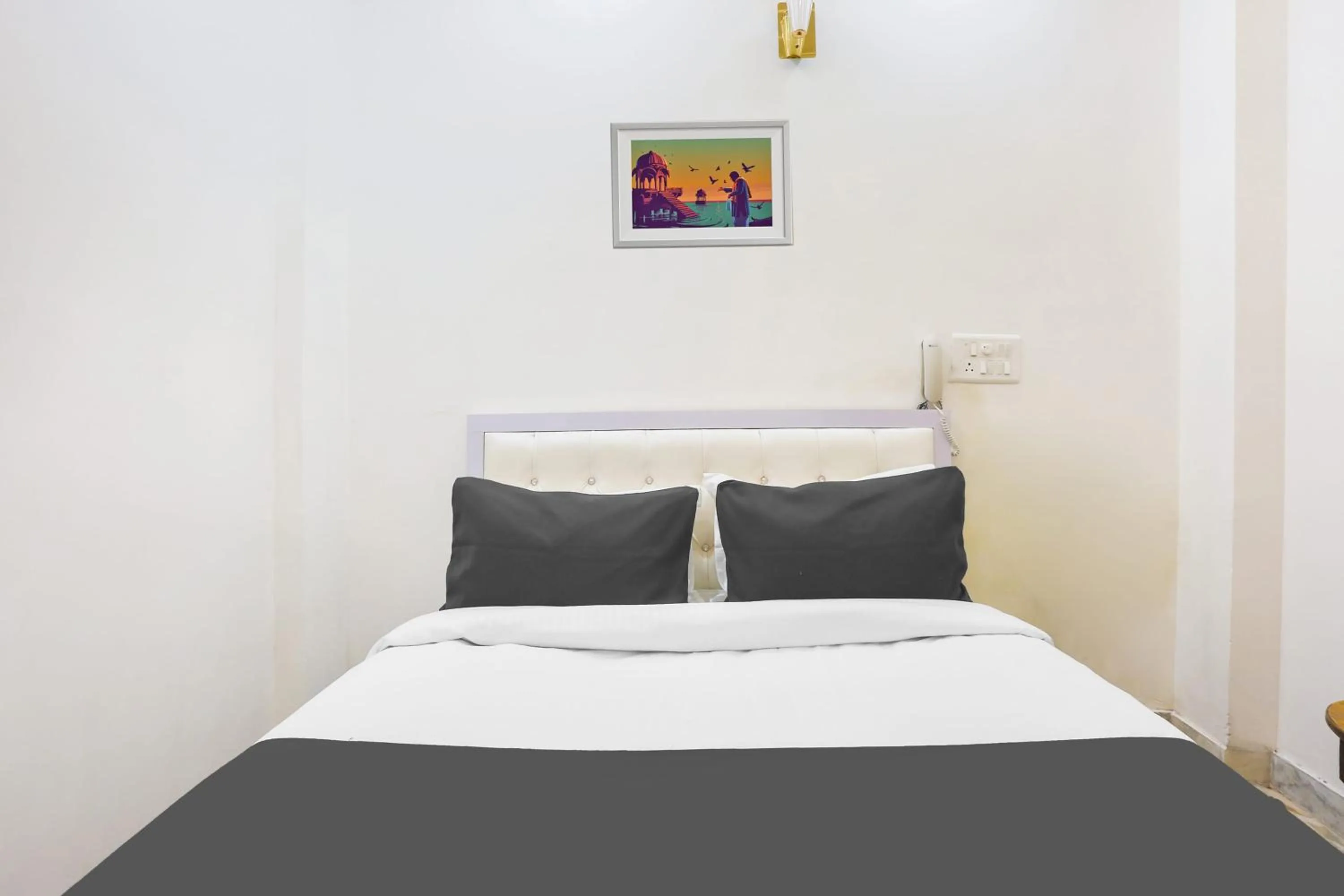 Bedroom in Hotel O Golden Key Rohini