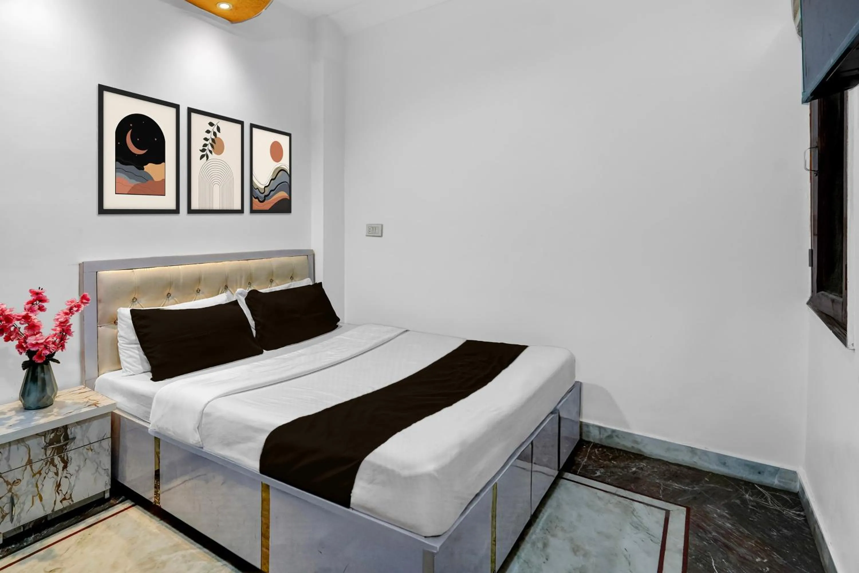 Bedroom, Bed in Super Hotel O Iskcon Temple Rohini Formerly Golden Key