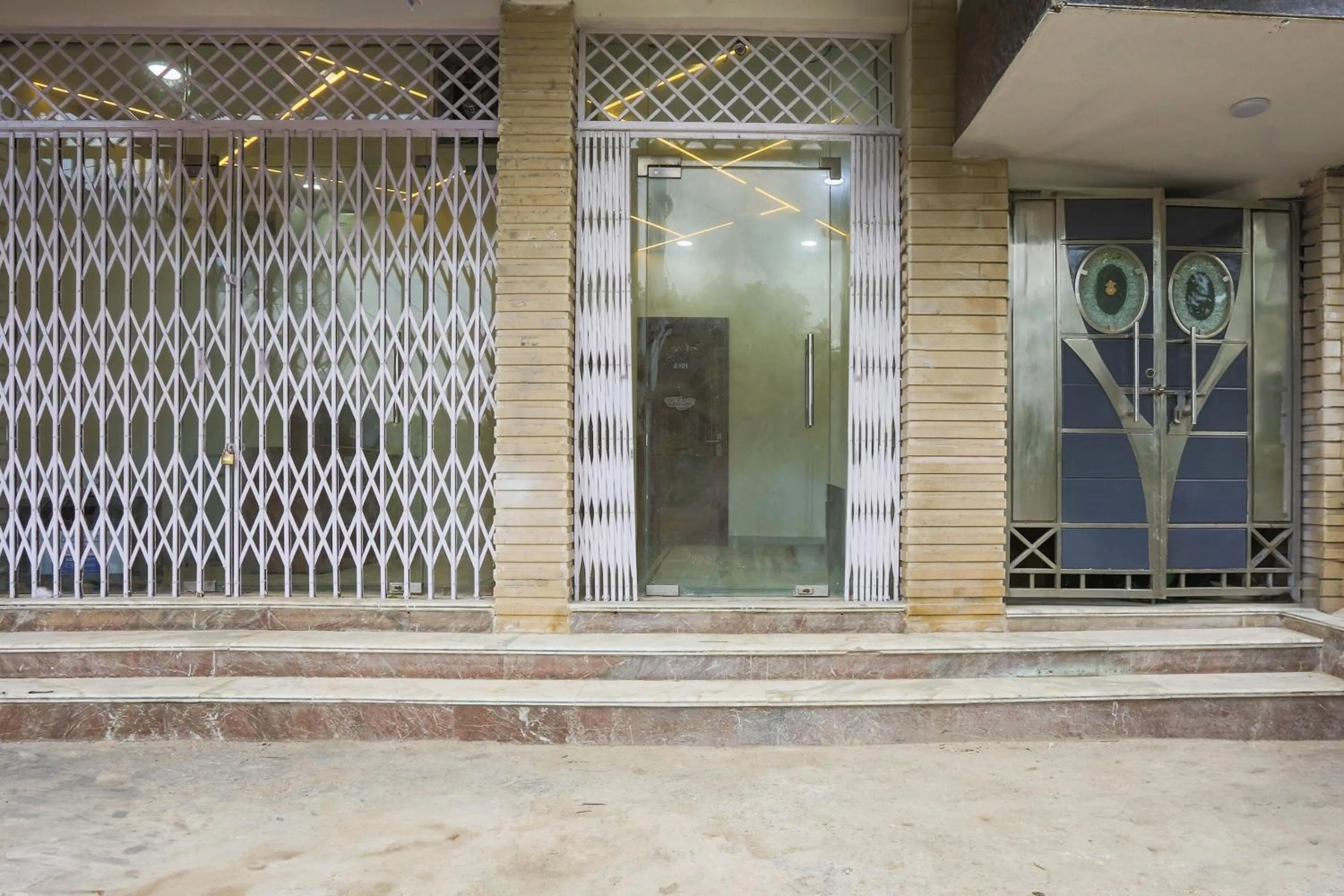 Facade/entrance in Hotel O Golden Key Rohini