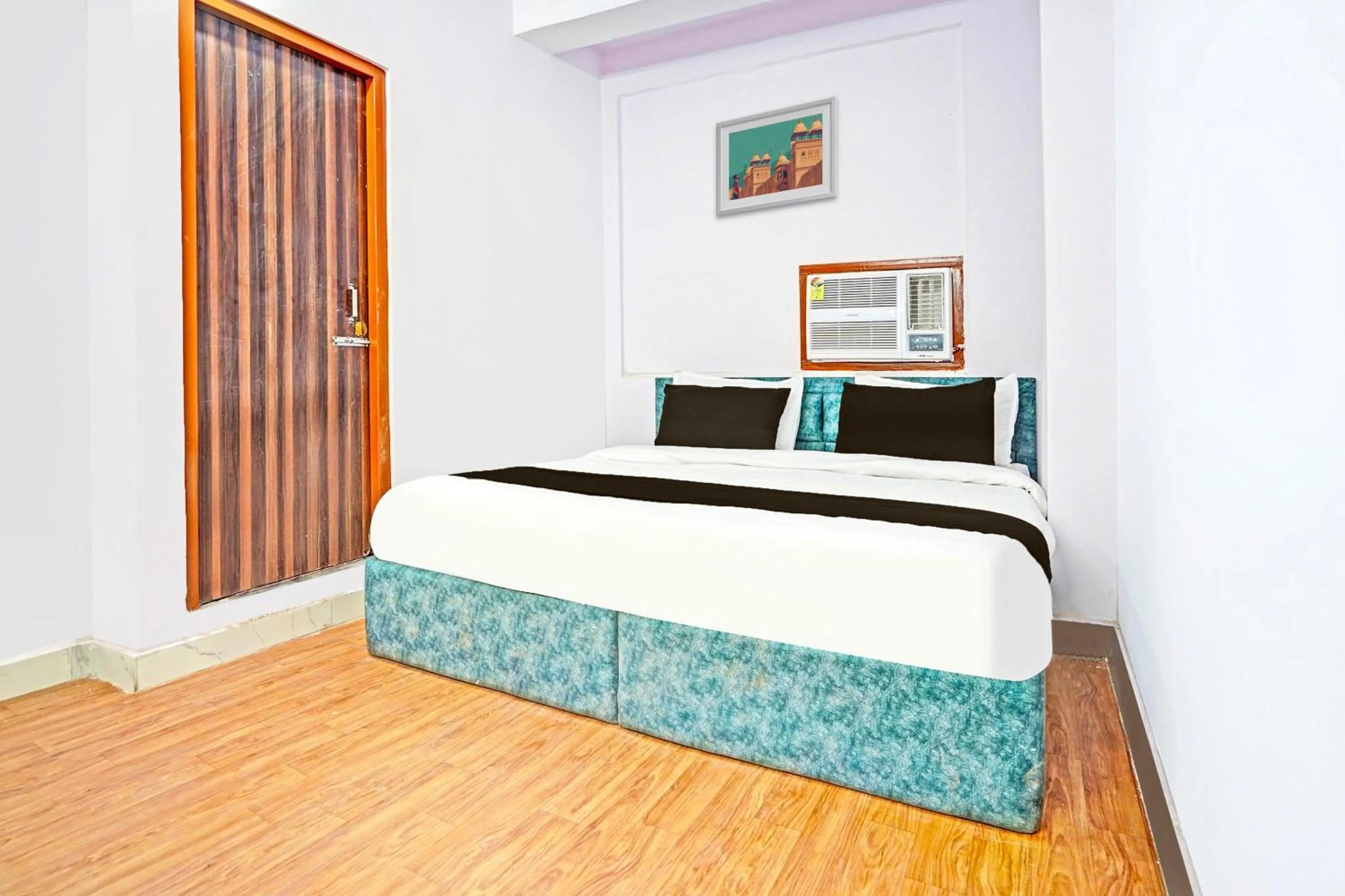 Bedroom in Super Hotel O Pacific Stay