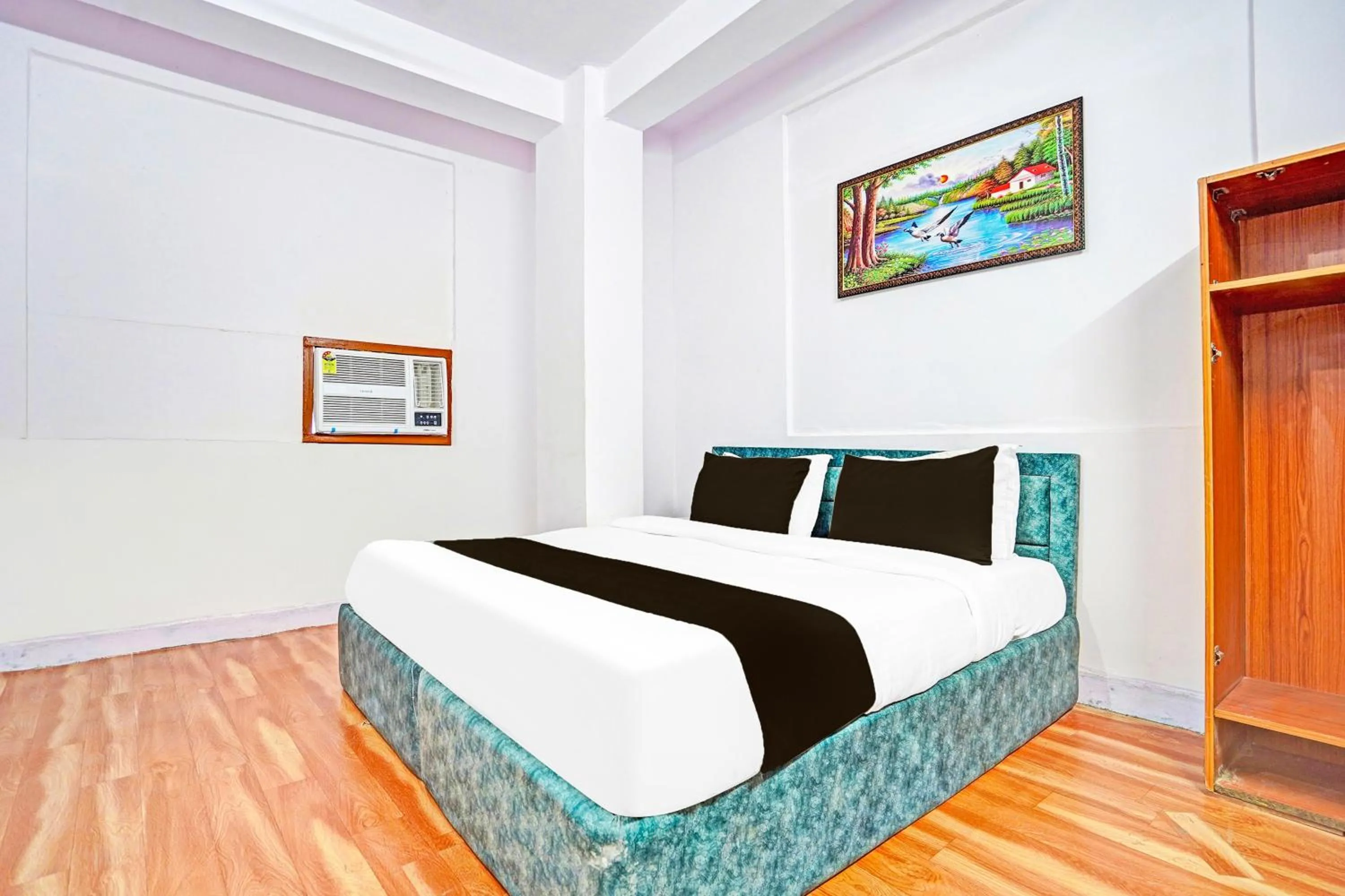 Bedroom in Super Hotel O Pacific Stay