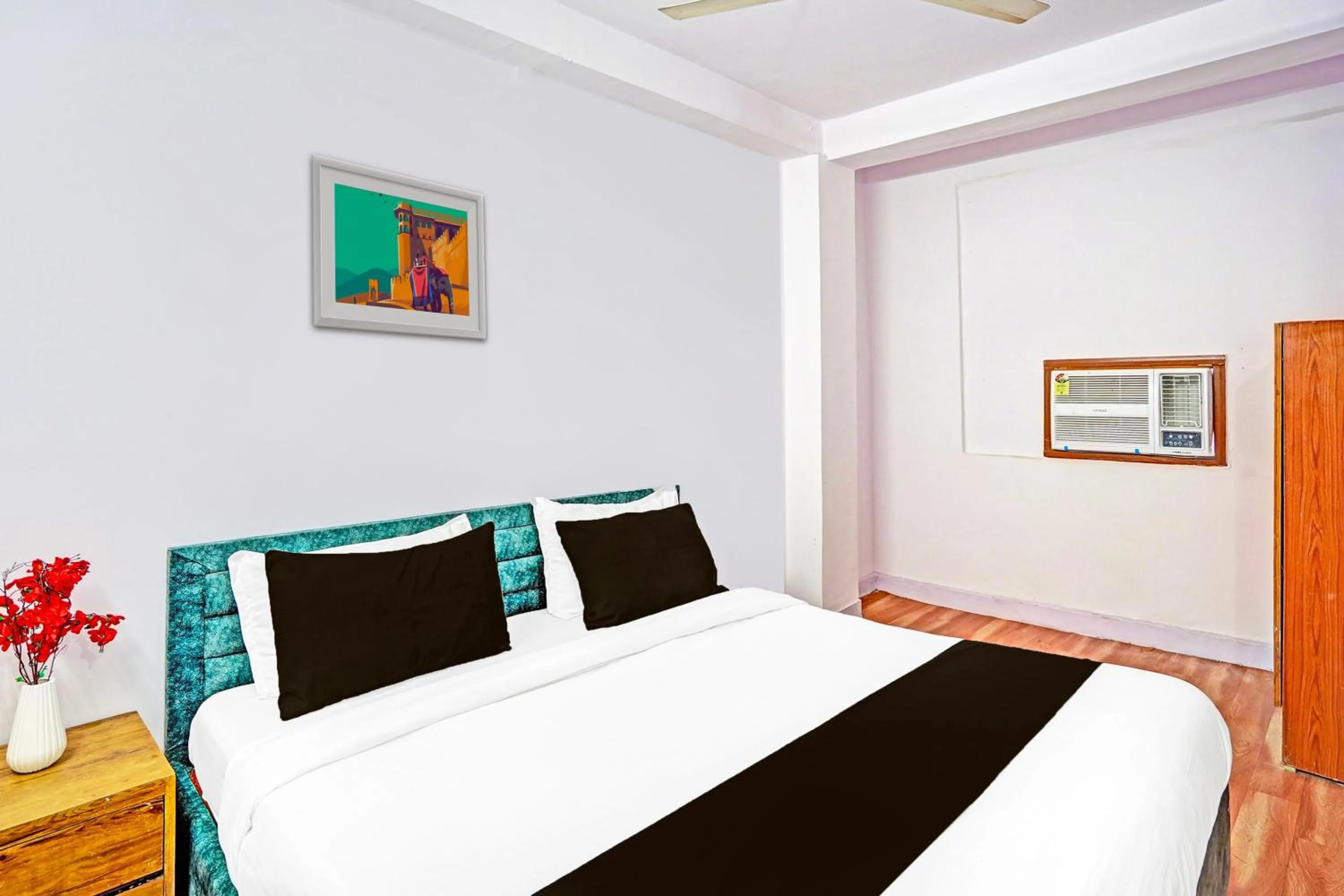 Bedroom in Super Hotel O Pacific Stay