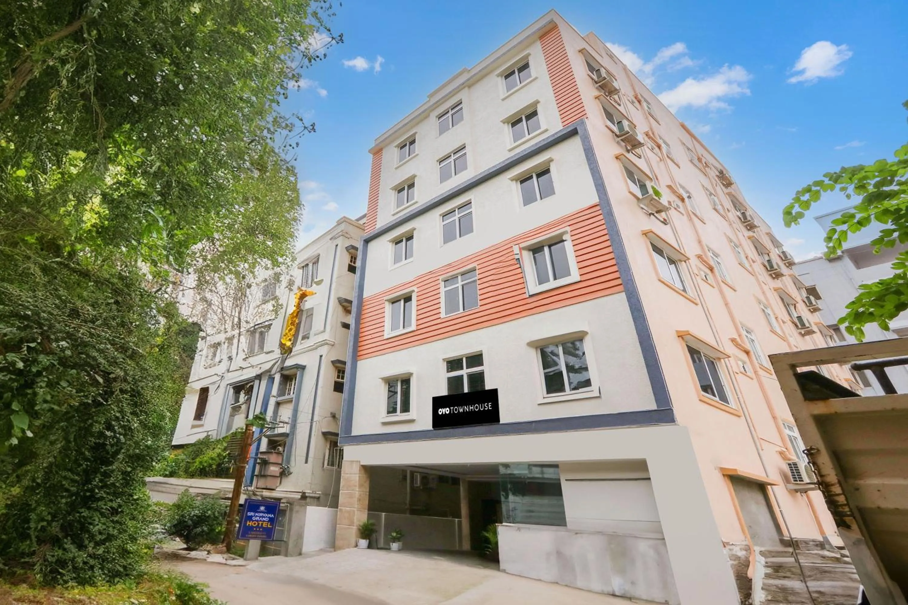 Facade/entrance in Super Townhouse Sri Nirvana Grand