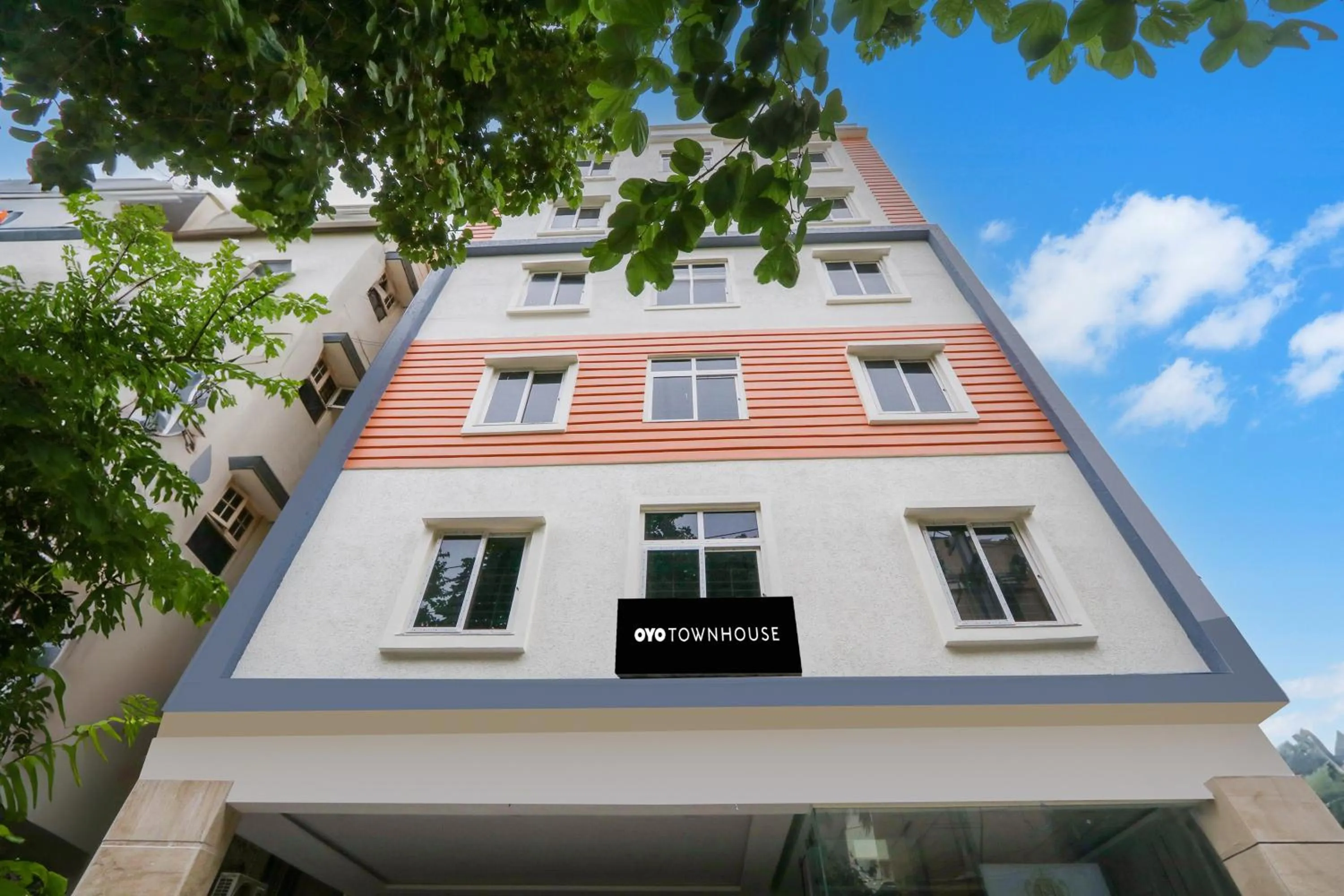 Facade/entrance in Super Townhouse Sri Nirvana Grand