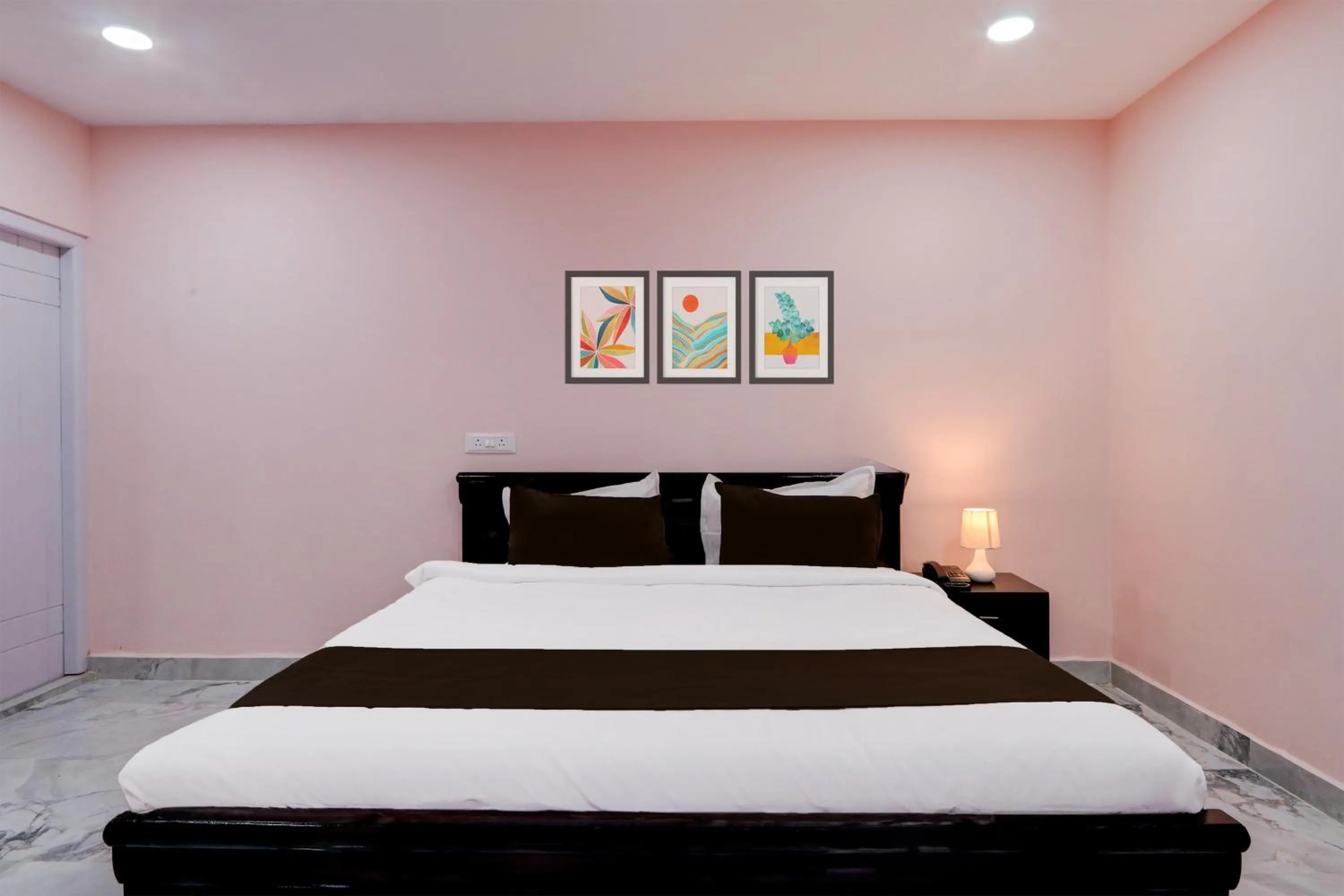 Bedroom, Bed in Hotel O Ss ome inn ultra luxury rooms