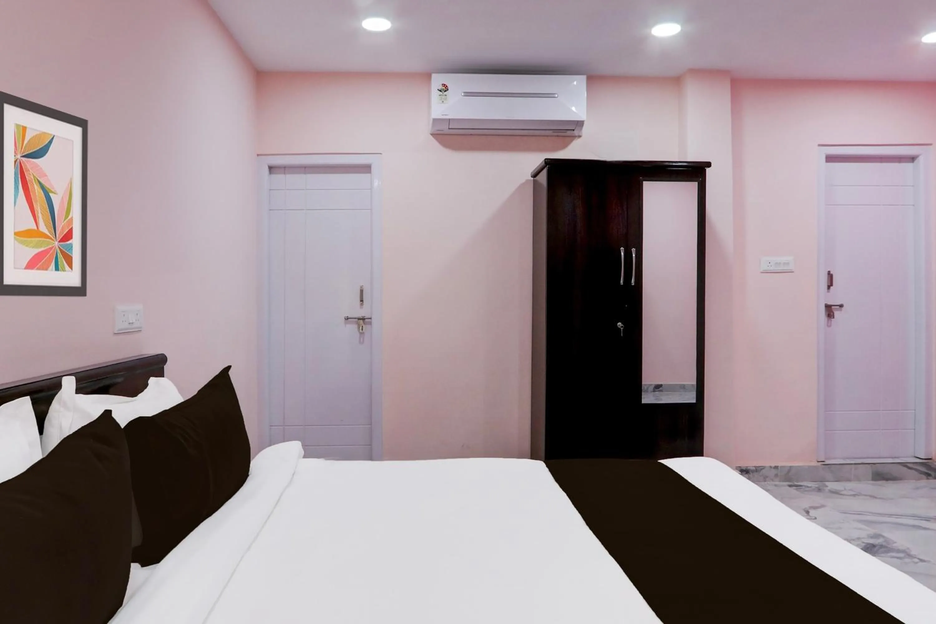 Bedroom, Bed in Super Hotel O Ss ome inn ultra luxury rooms