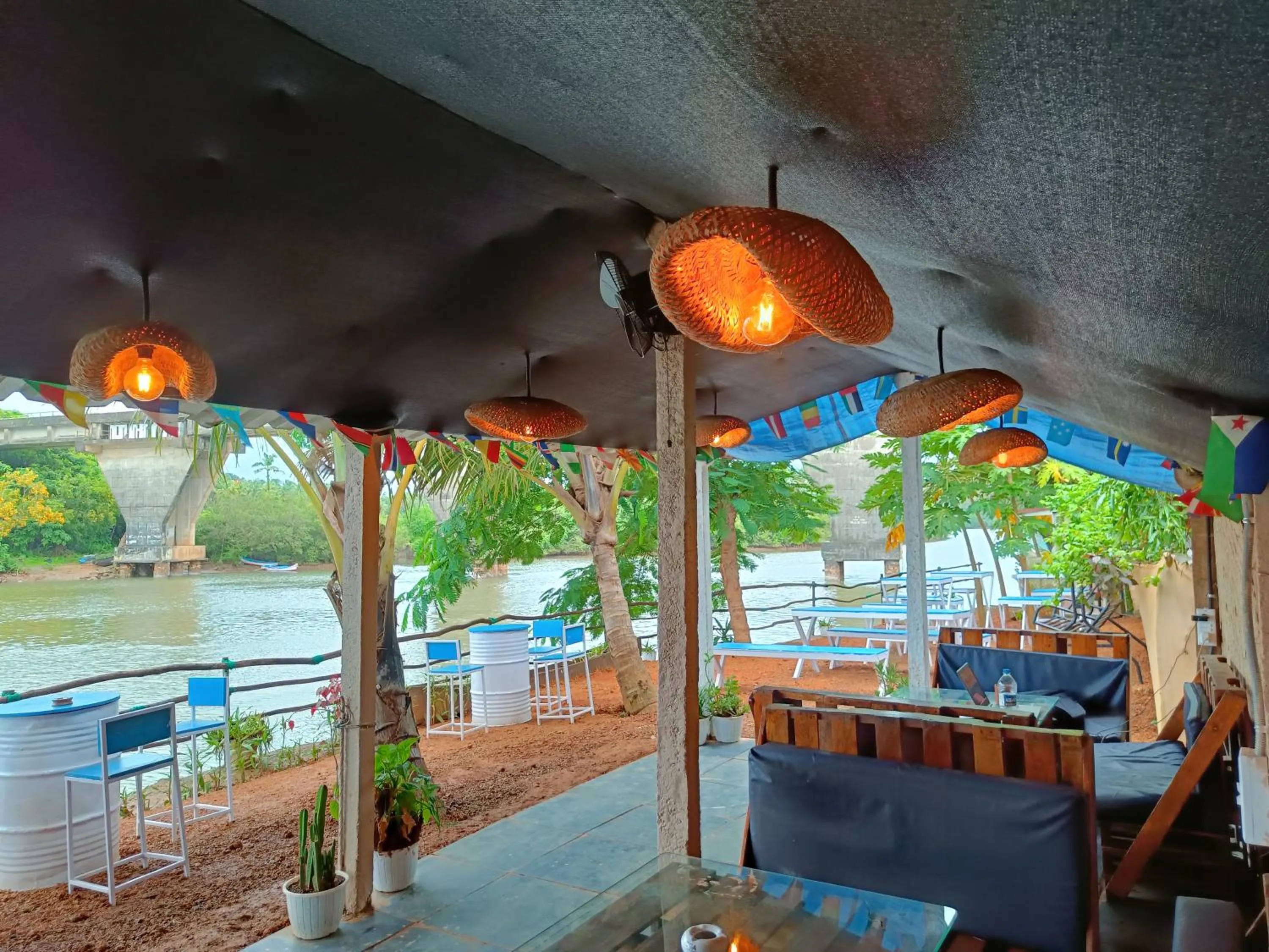 Restaurant/places to eat in Riversong Bliss
