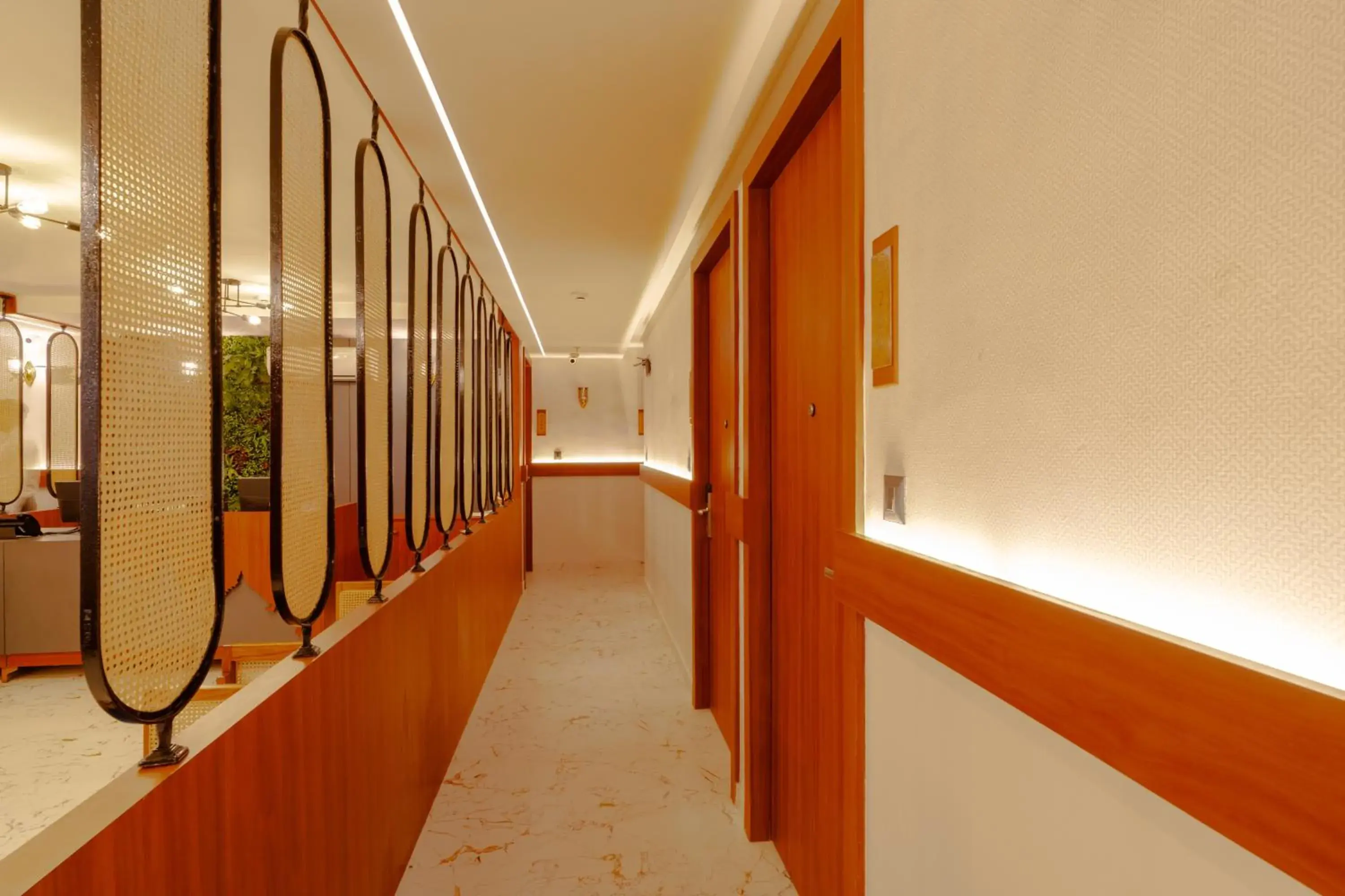 Property building in Alokah Kashi Property building in Alokah Kashi